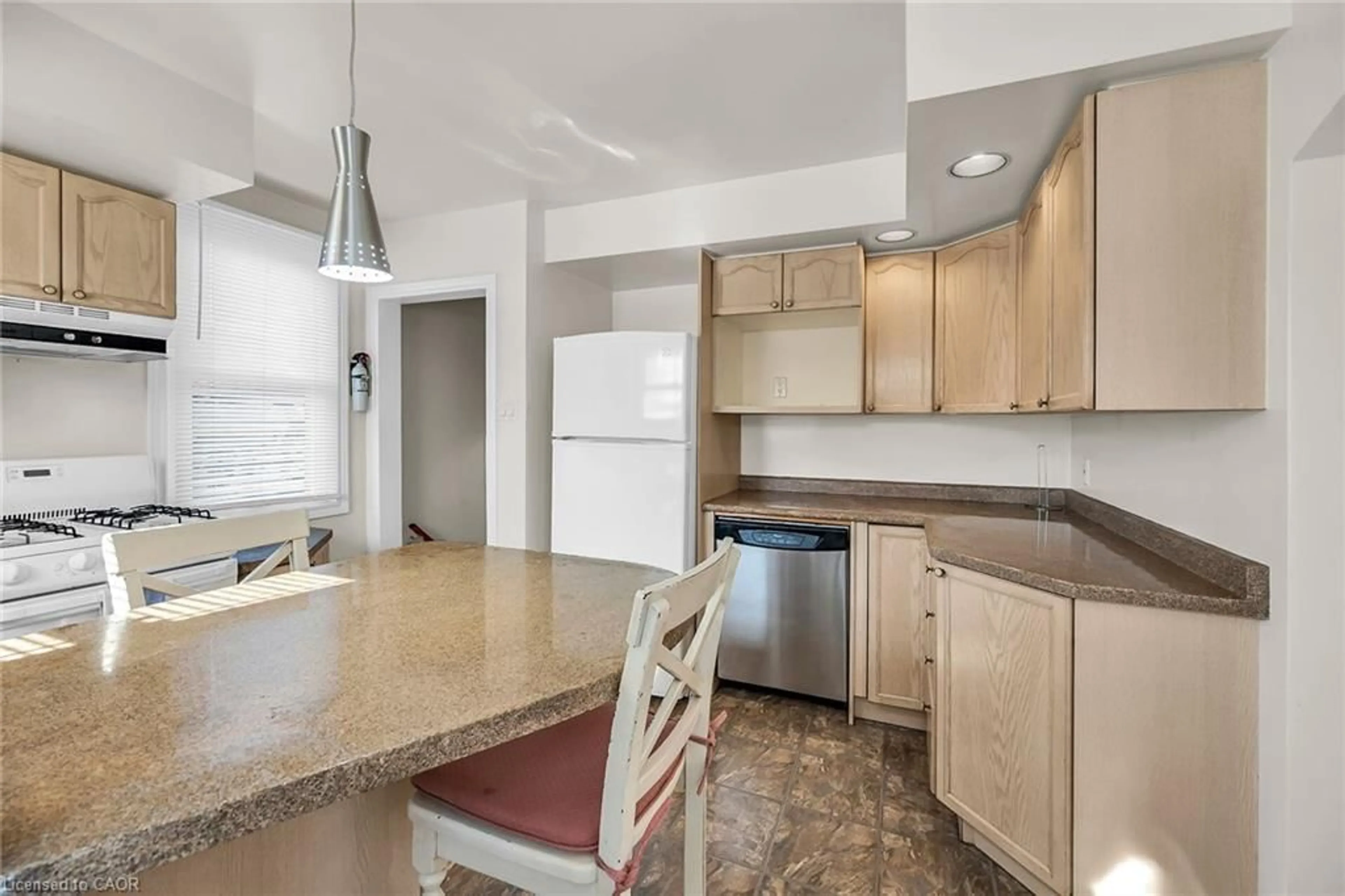 Standard kitchen, ceramic/tile floor for 894 Garth St, Hamilton Ontario L9G 4K9