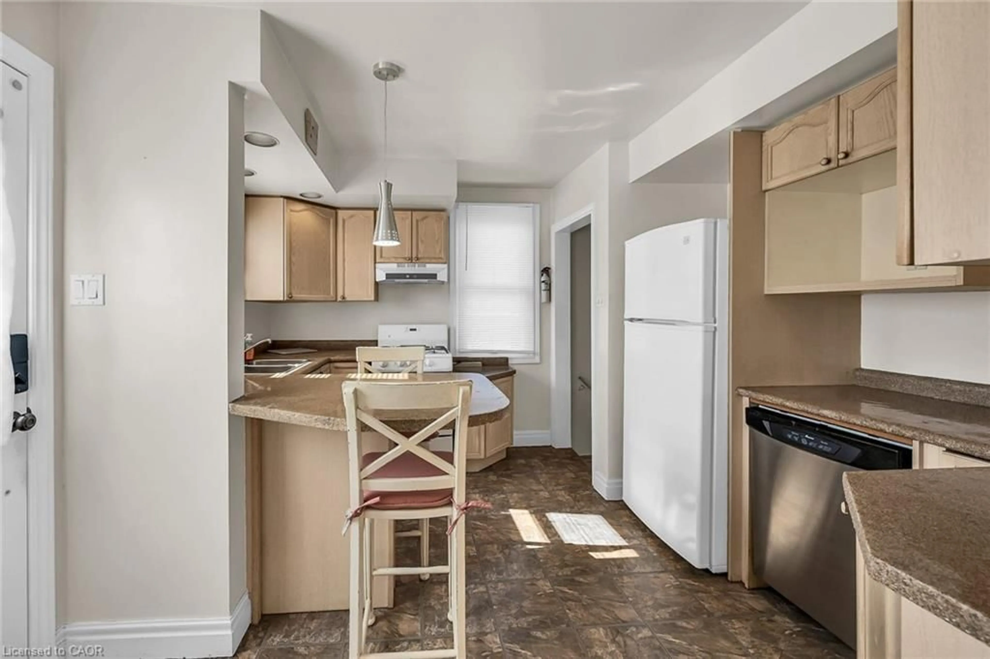 Standard kitchen, unknown for 894 Garth St, Hamilton Ontario L9G 4K9