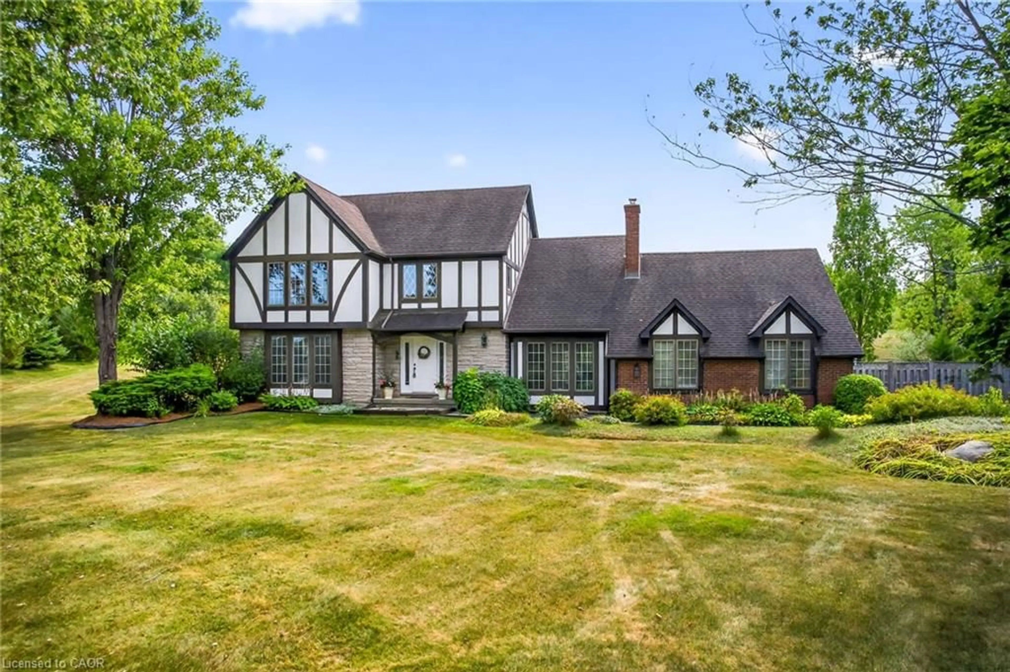 A pic from outside/outdoor area/front of a property/back of a property/a pic from drone, street for 22 Weneil Dr, Freelton Ontario L8B 0Z6