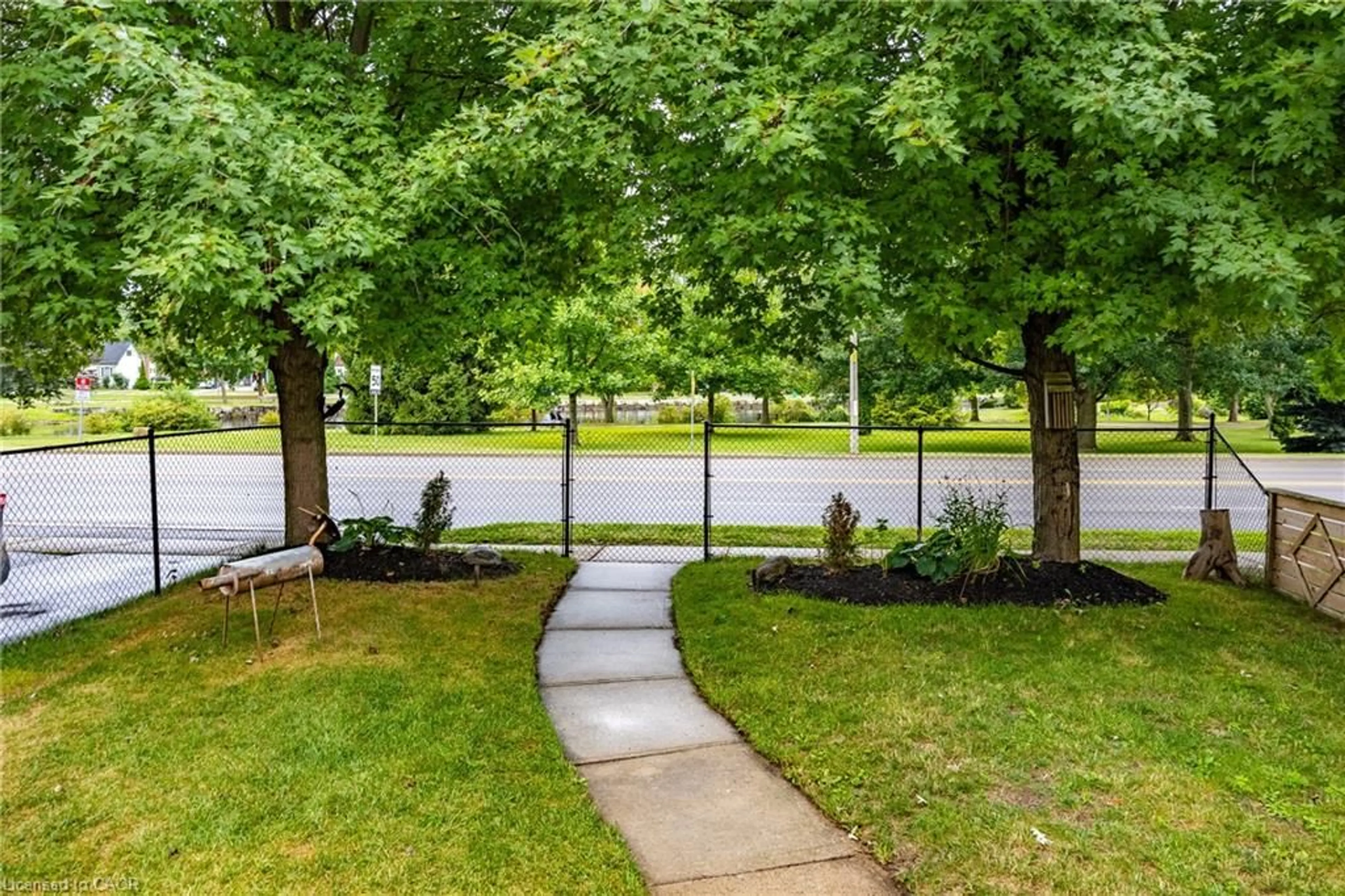 Patio, unknown for 215 Norfolk St, Simcoe Ontario N3Y 3N9