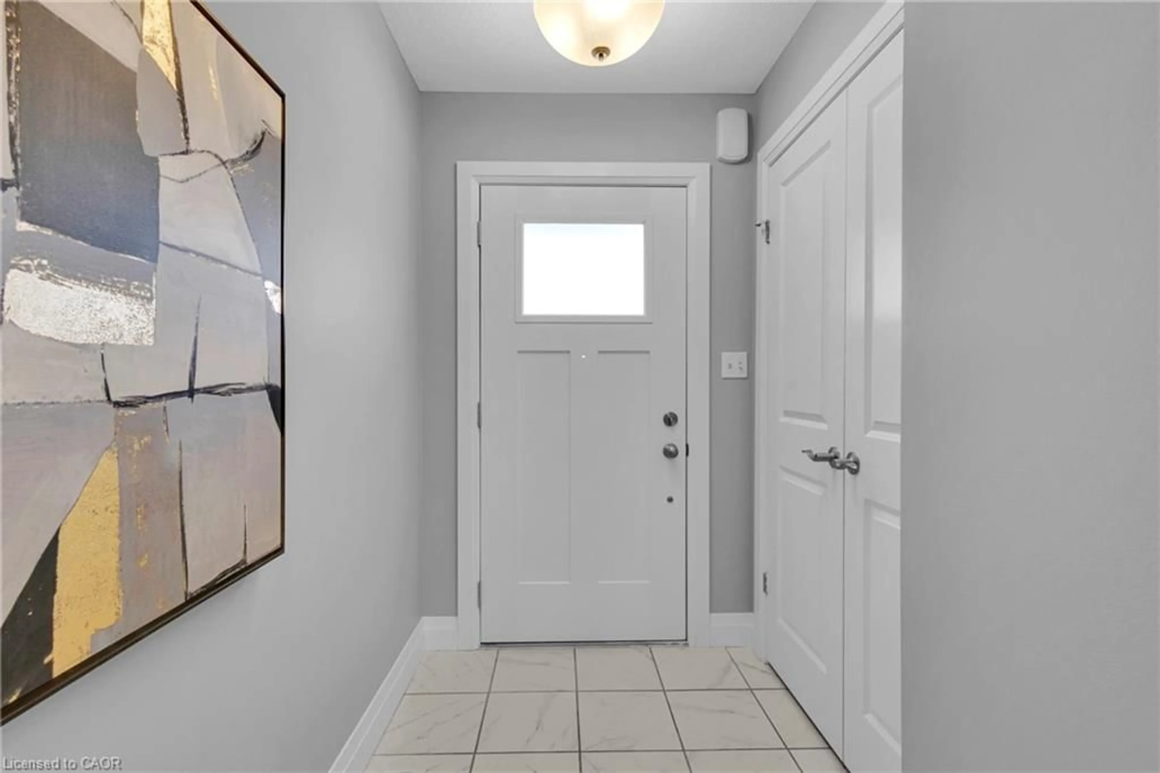 Indoor entryway for 121 Hollybrook Trail, Kitchener Ontario N2R 0P1