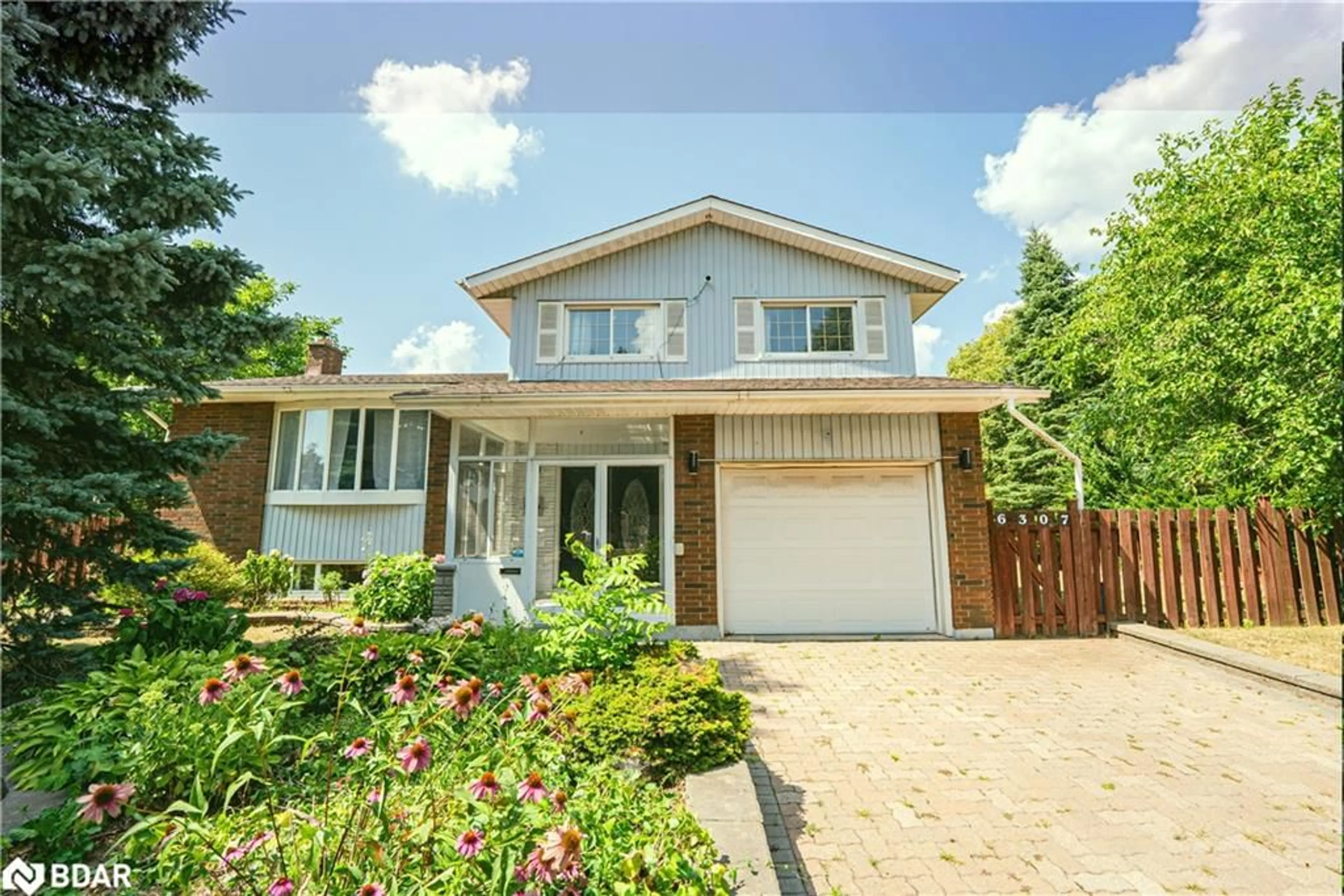 Home with brick exterior material, street for 6307 Carolyn Ave, Niagara Falls Ontario L2E 5H6