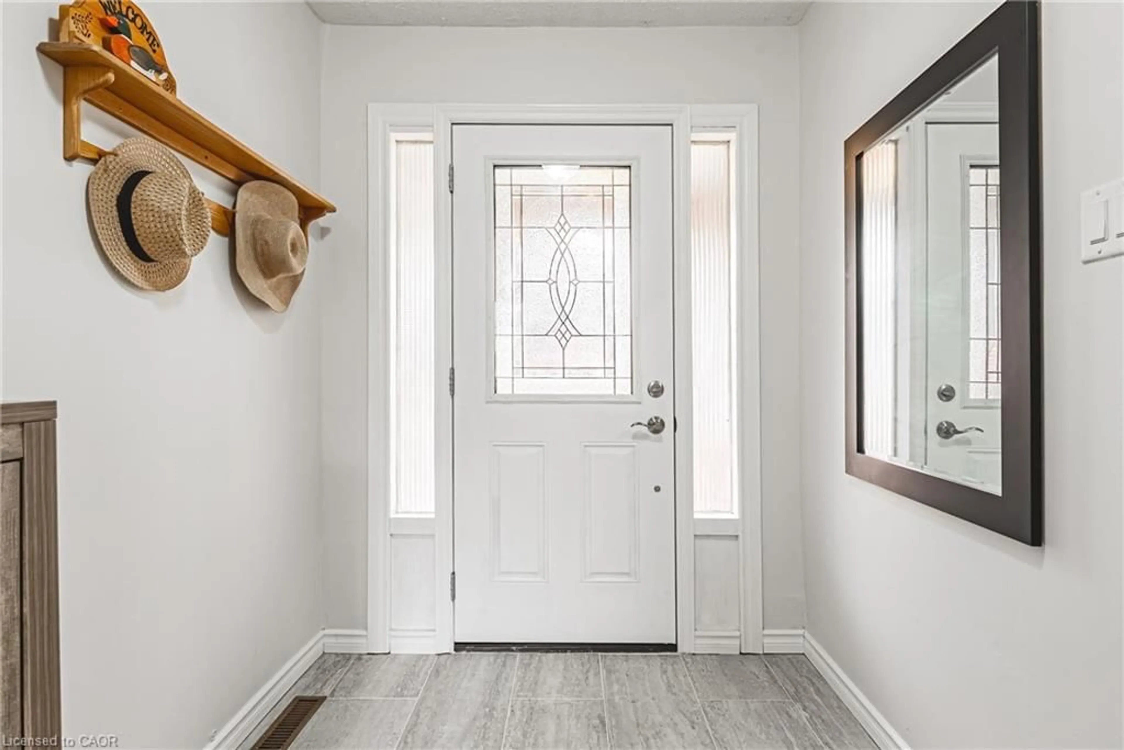 Indoor entryway for 68 Scott Rd, Cambridge Ontario N3C 2X4