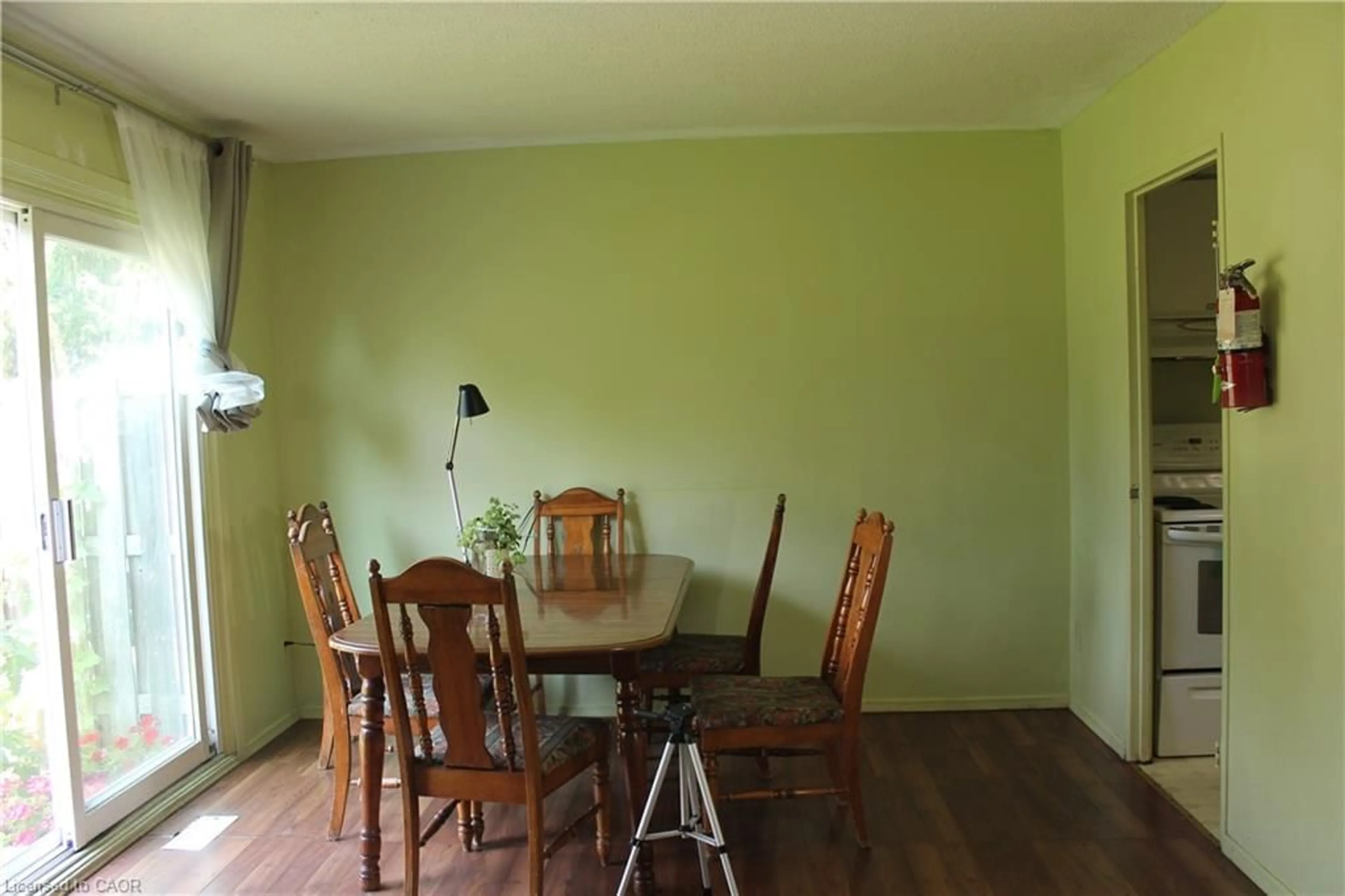 Dining room, wood/laminate floor for 399 Keats Way #4, Waterloo Ontario N2L 5S7