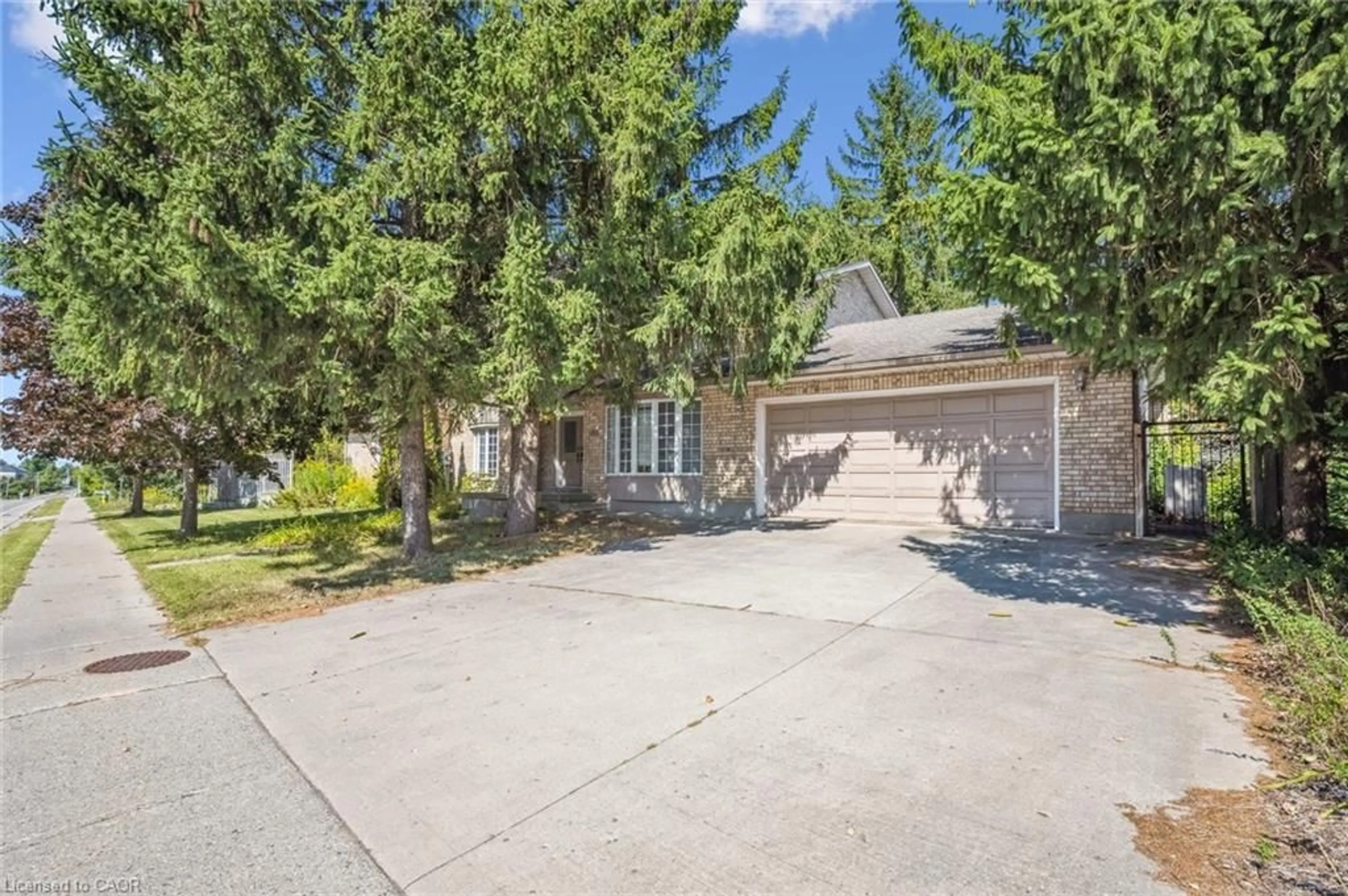 A pic from outside/outdoor area/front of a property/back of a property/a pic from drone, street for 701 University Ave, Waterloo Ontario N2K 3V1