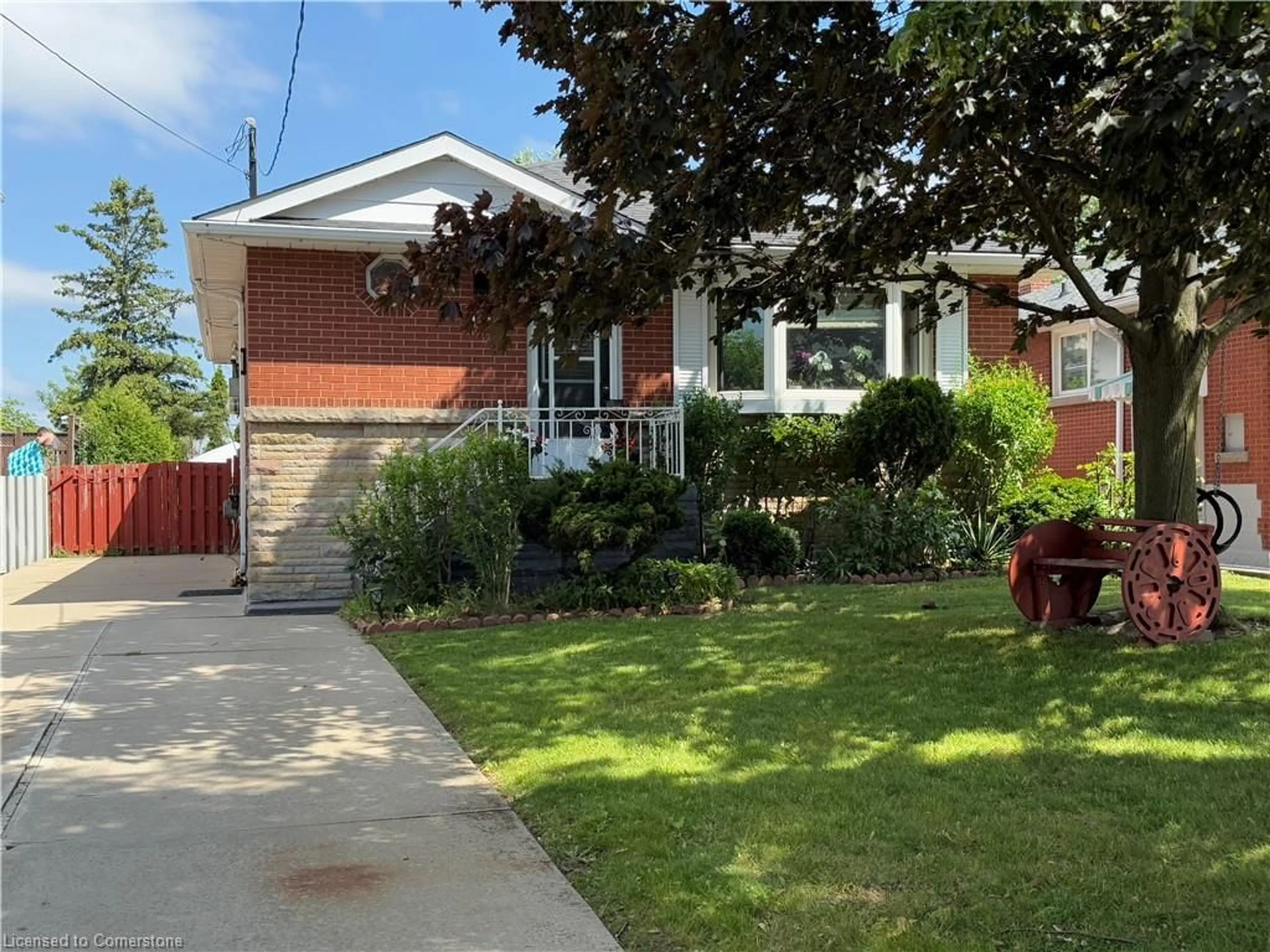 Home with brick exterior material, street for 15 Jellicoe Crt, Hamilton Ontario L9A 4T1