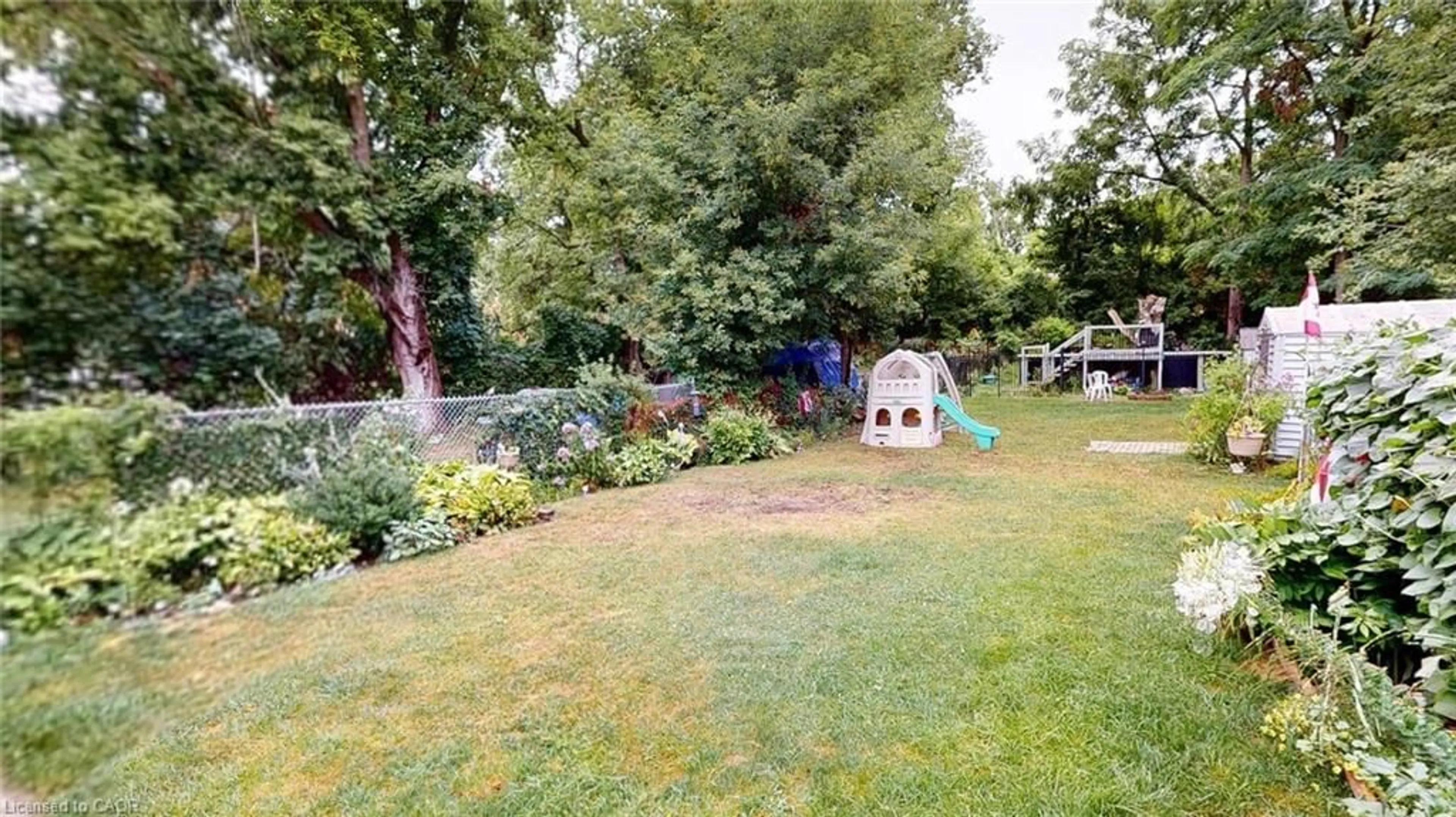 A pic from outside/outdoor area/front of a property/back of a property/a pic from drone, street for 272 Grey St, Brantford Ontario N3S 4W8