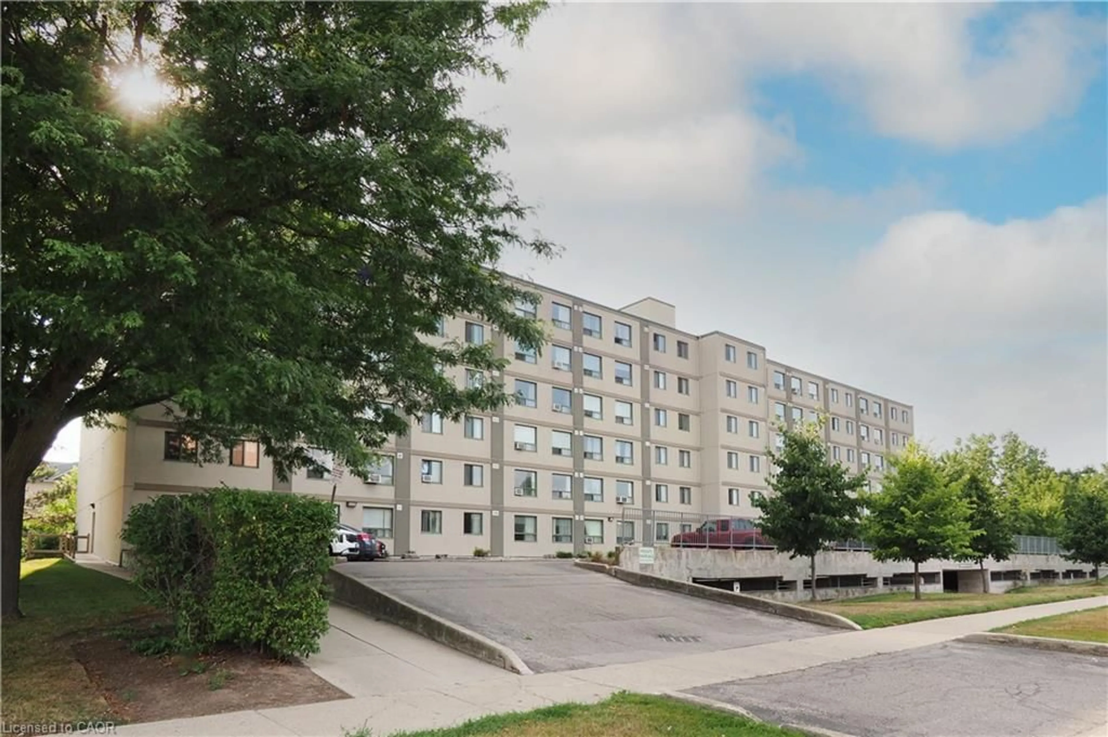 Unknown for 18 Holborn Crt #402, Kitchener Ontario N2A 4A1