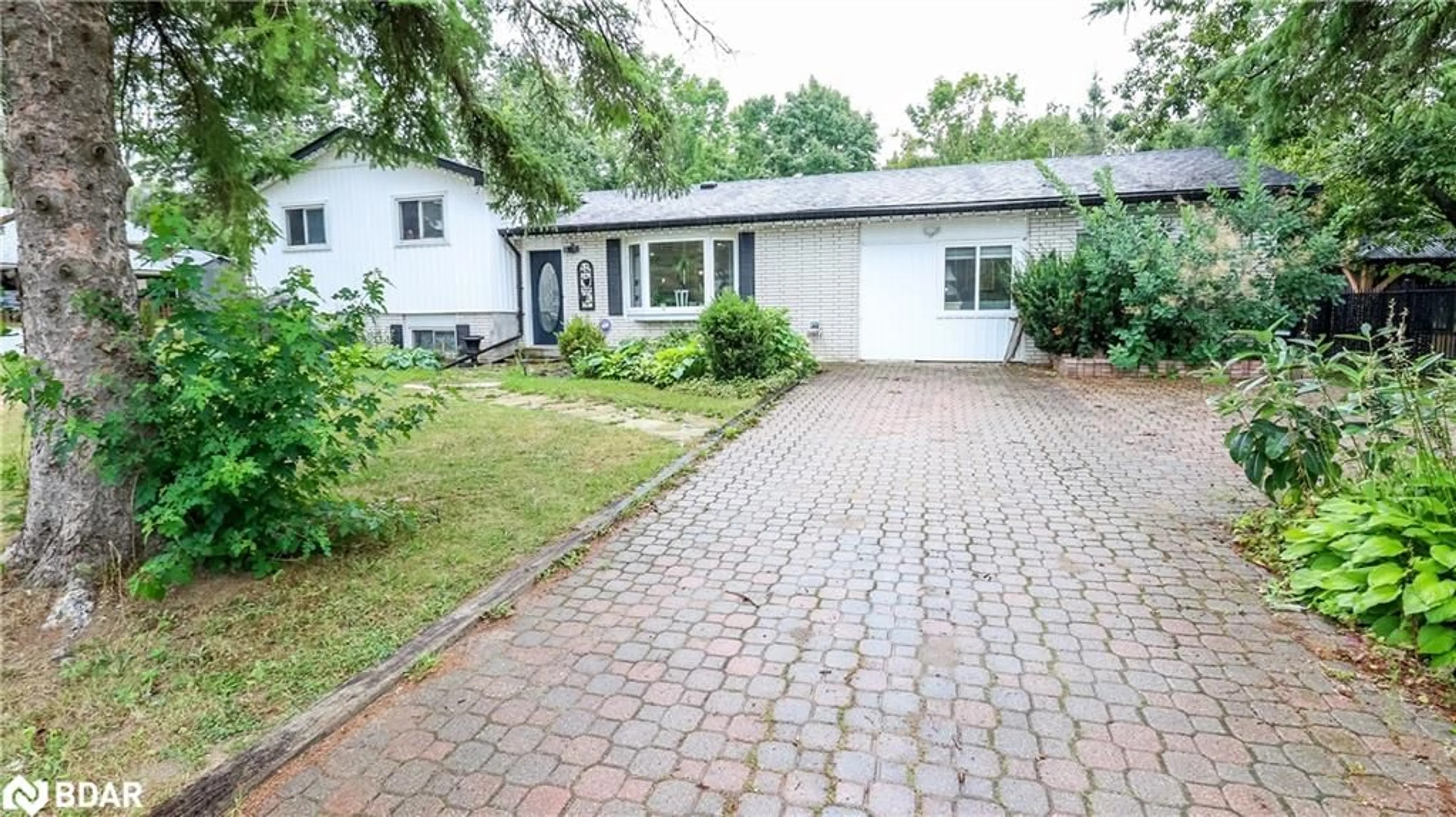 Patio, street for 14 Conder Dr, Coldwater Ontario L0K 1E0