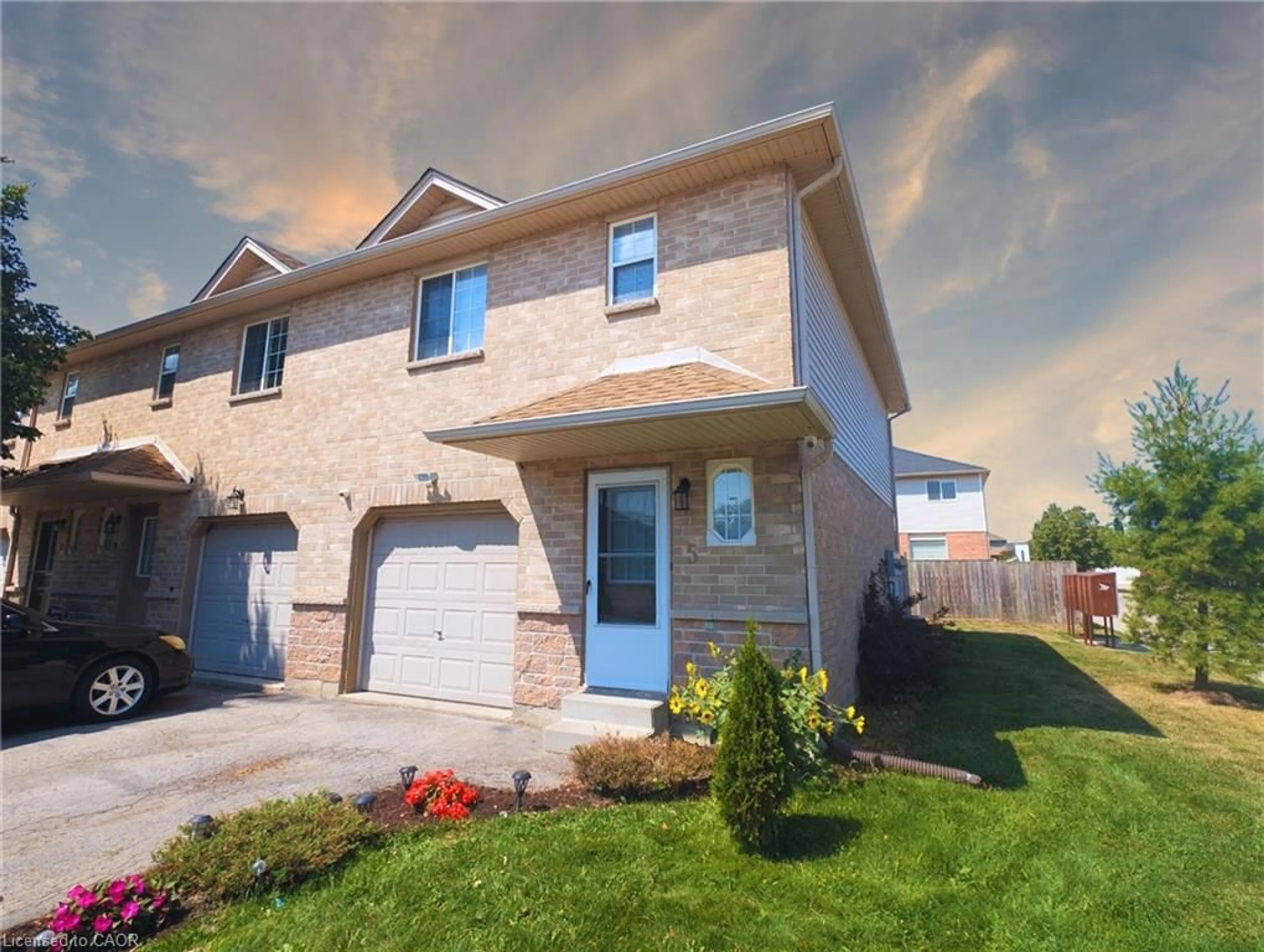 Home with brick exterior material, street for 39 Pinewoods Dr #5, Stoney Creek Ontario L8J 3Z3