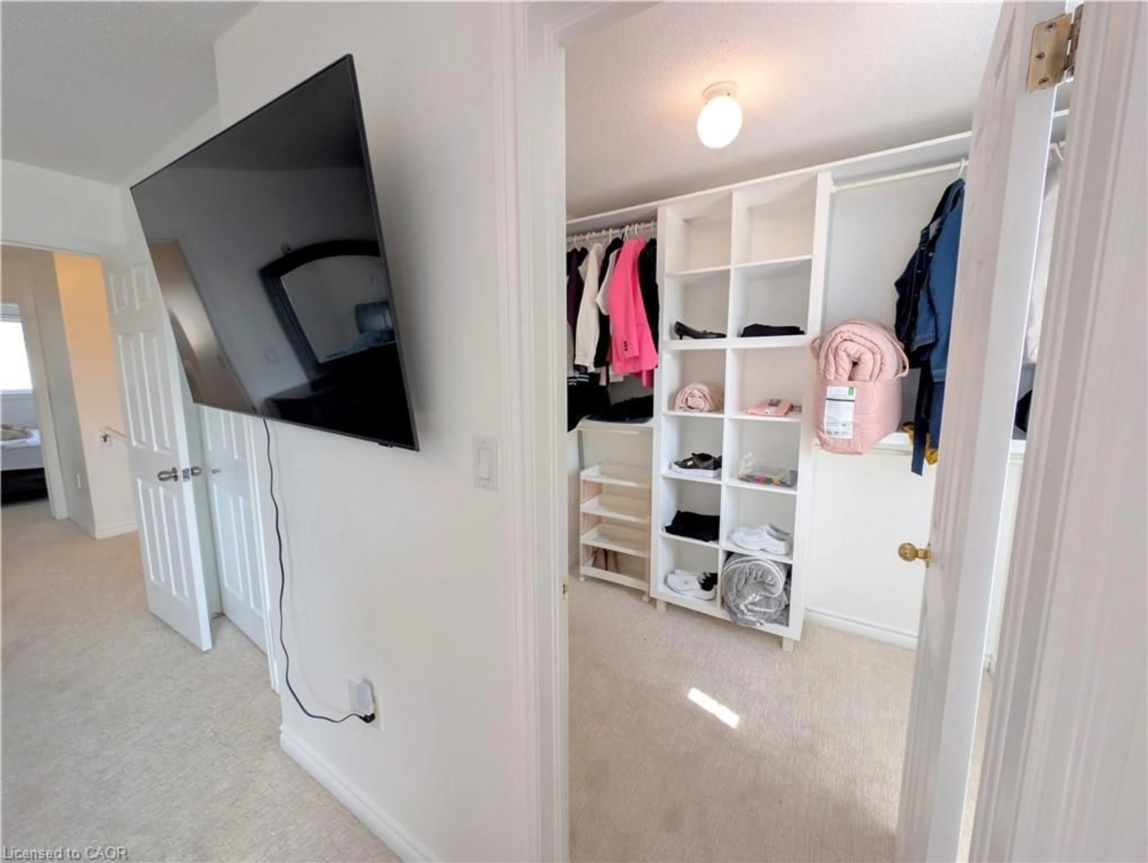 Storage room or clothes room or walk-in closet for 39 Pinewoods Dr #5, Stoney Creek Ontario L8J 3Z3