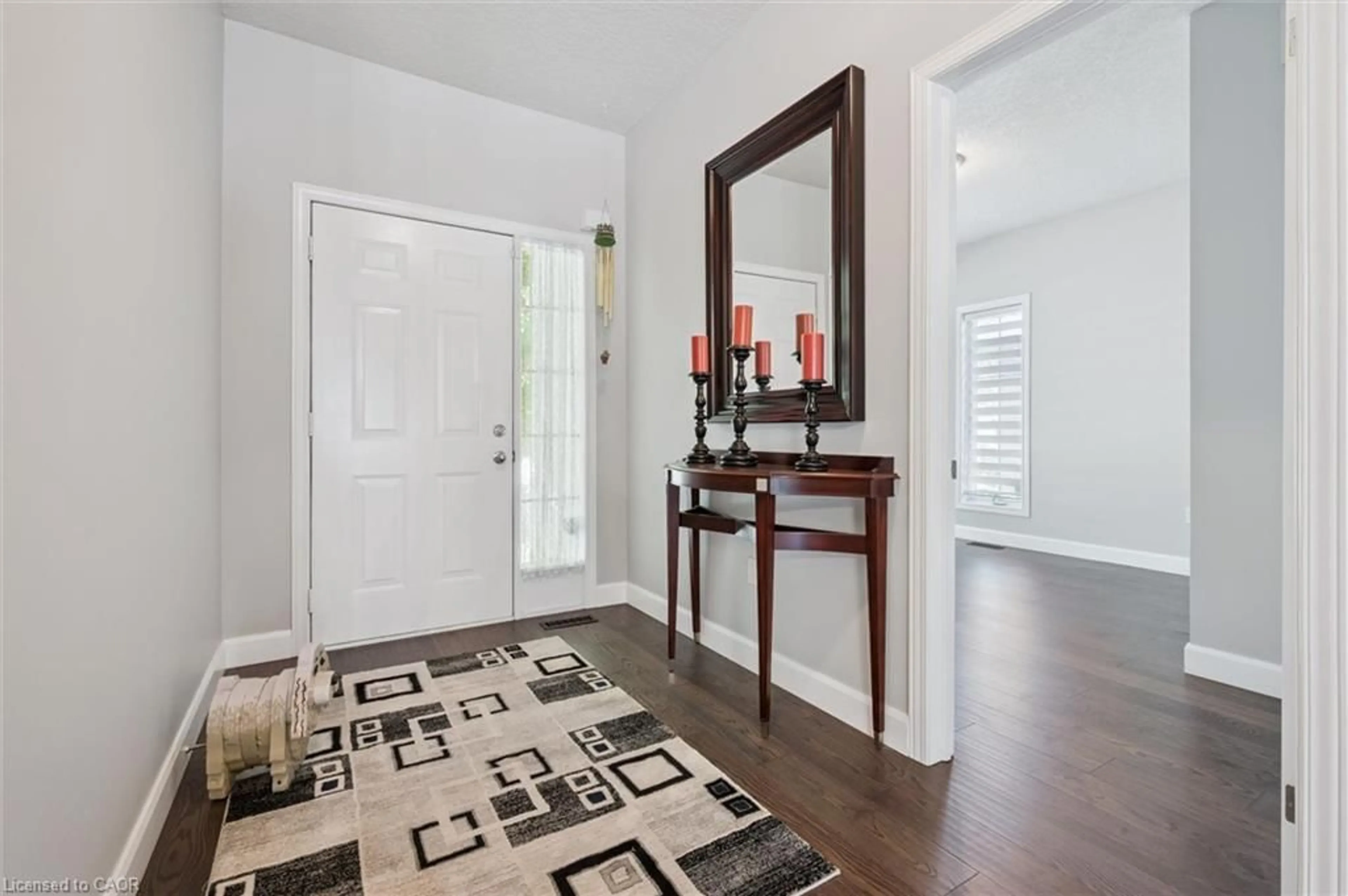 Indoor entryway for 900 Doon Village Rd #4, Kitchener Ontario N2P 1A4