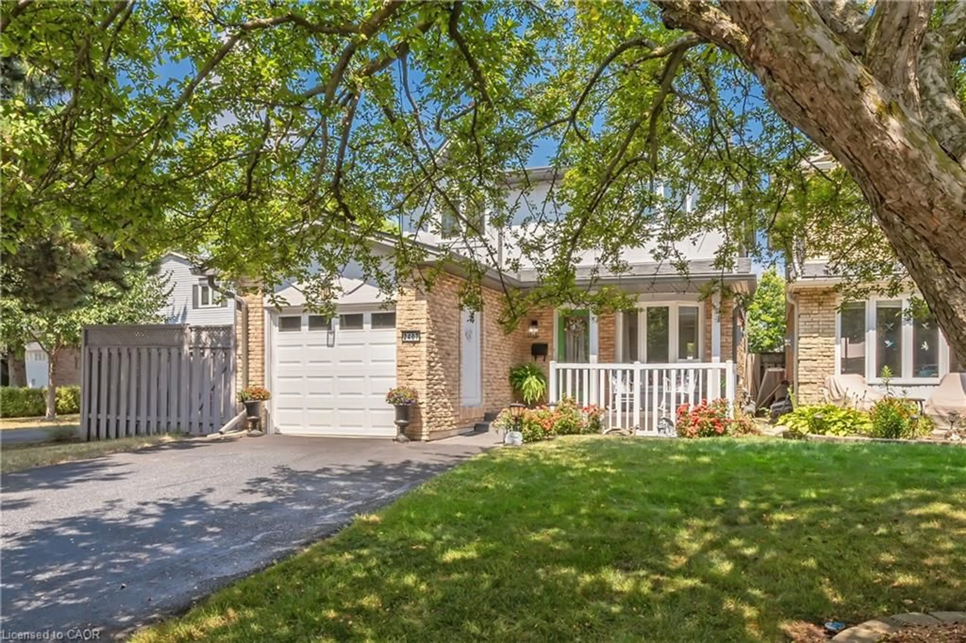 Home with brick exterior material, street for 2407 Hemlock Crt, Burlington Ontario L7M 1X7
