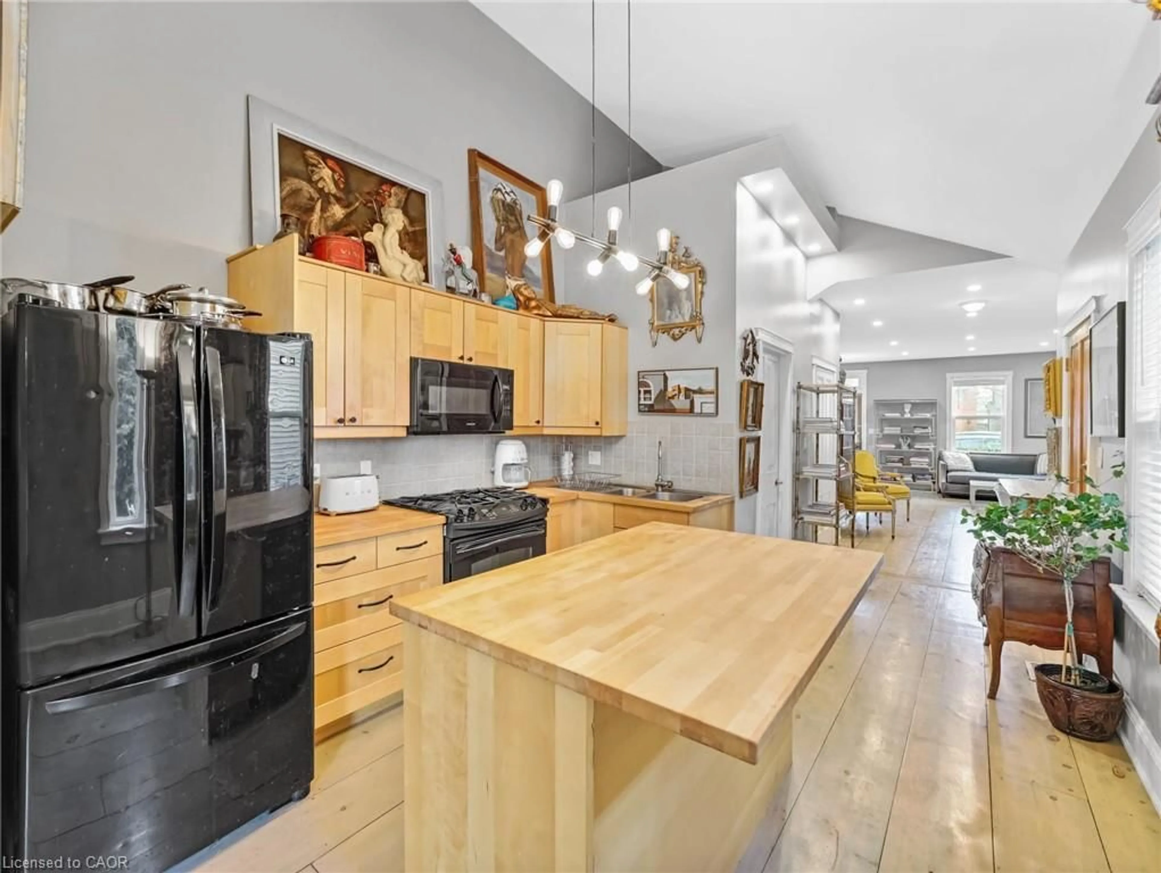 Open concept kitchen, wood/laminate floor for 80 Ferrie St, Hamilton Ontario L8L 1C9
