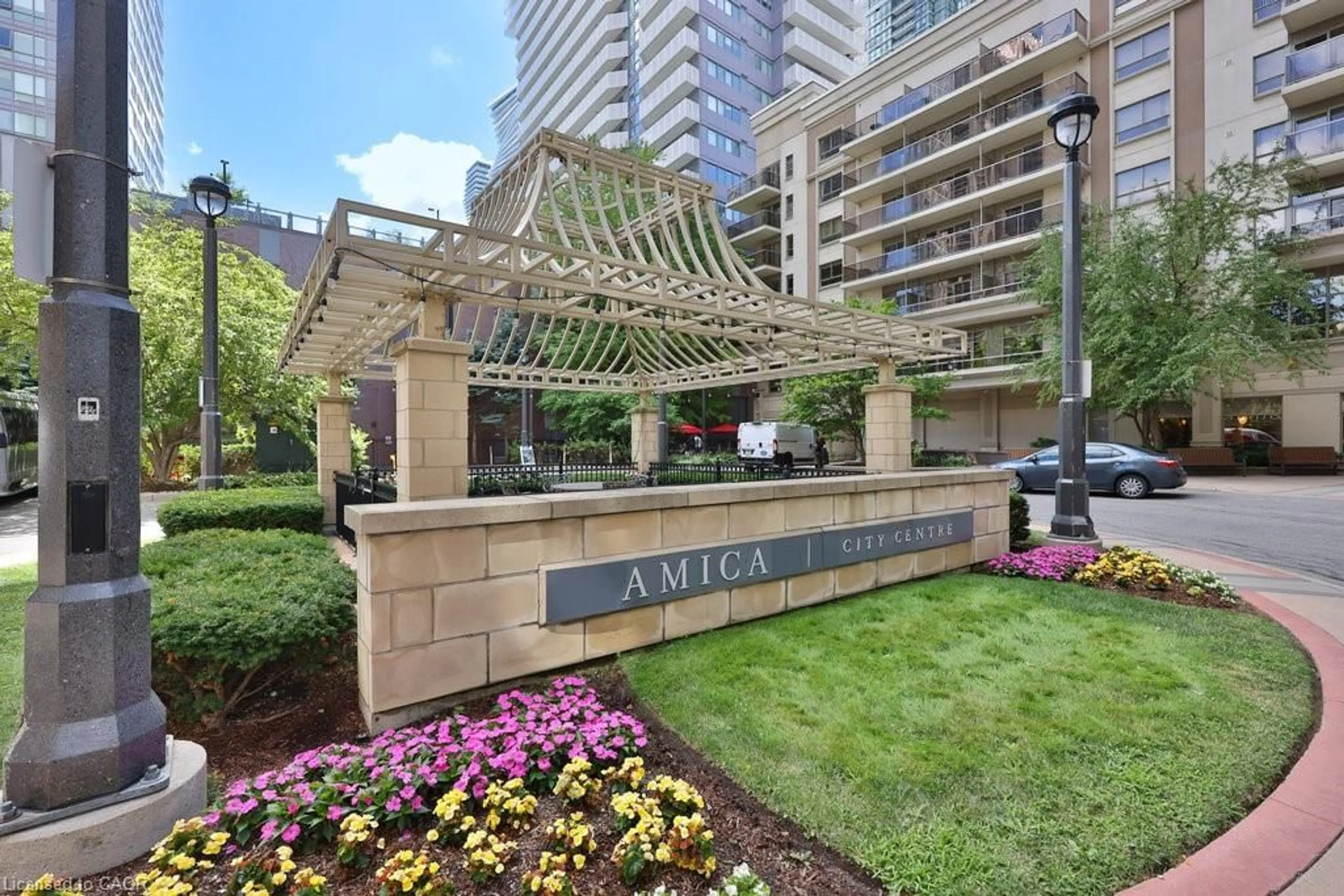 Indoor foyer for 350 Princess Royal Dr #608, Mississauga Ontario L5B 4N1