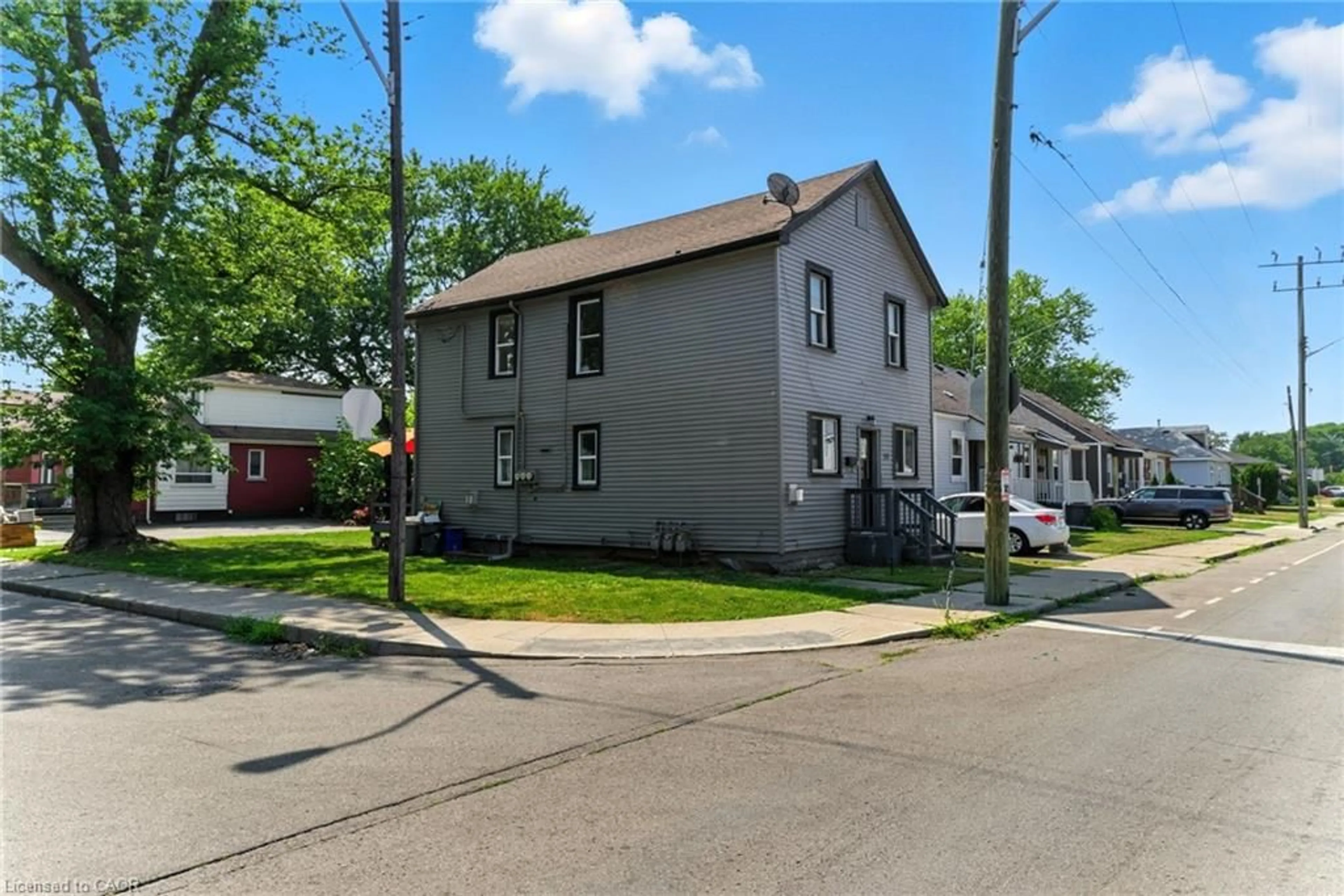 A pic from outside/outdoor area/front of a property/back of a property/a pic from drone, street for 510 Britannia Ave, Hamilton Ontario L8H 1Z6