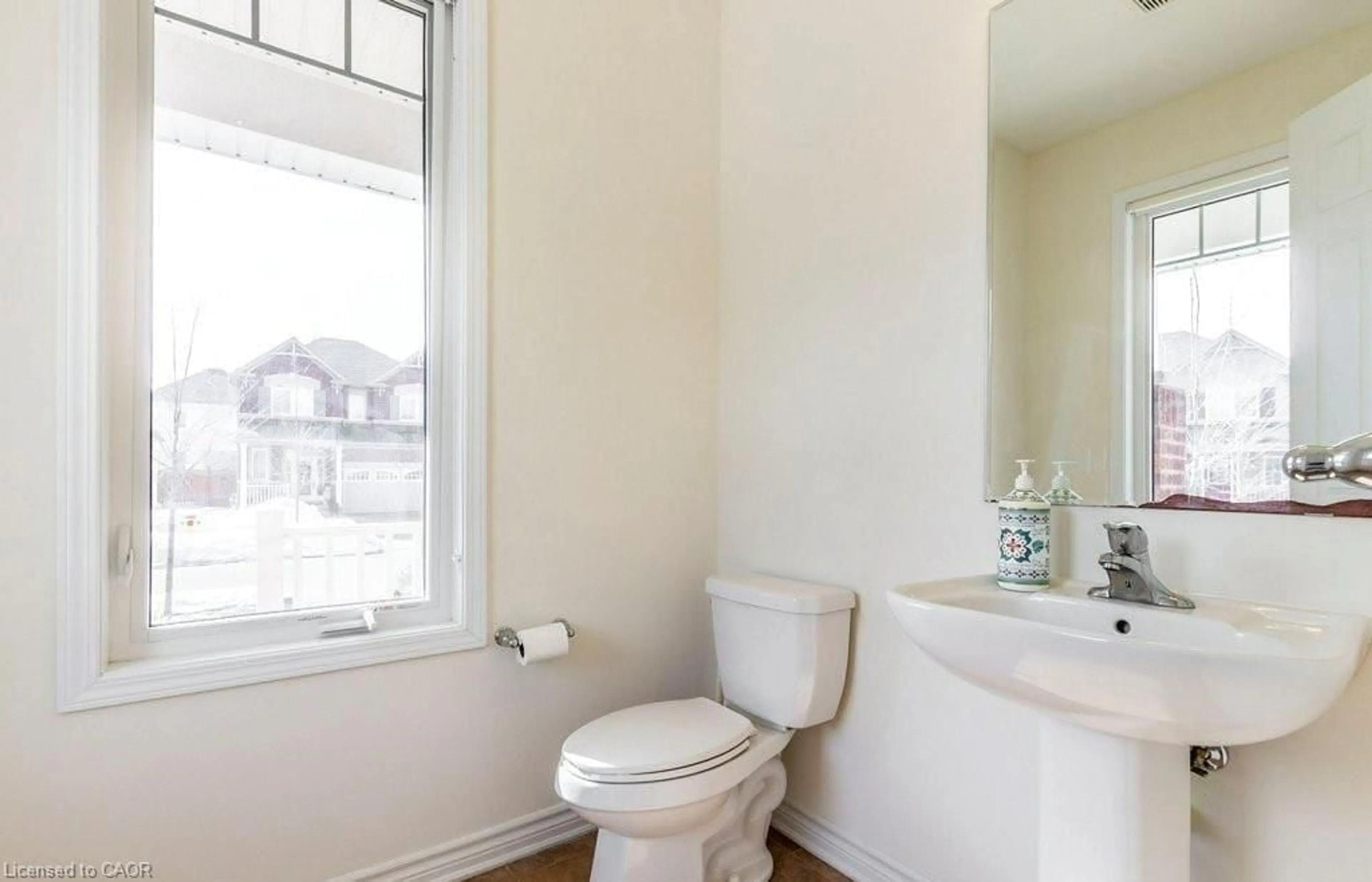 Standard bathroom, unknown for 287 Grovehill Cres, Kitchener Ontario N2R 0K2