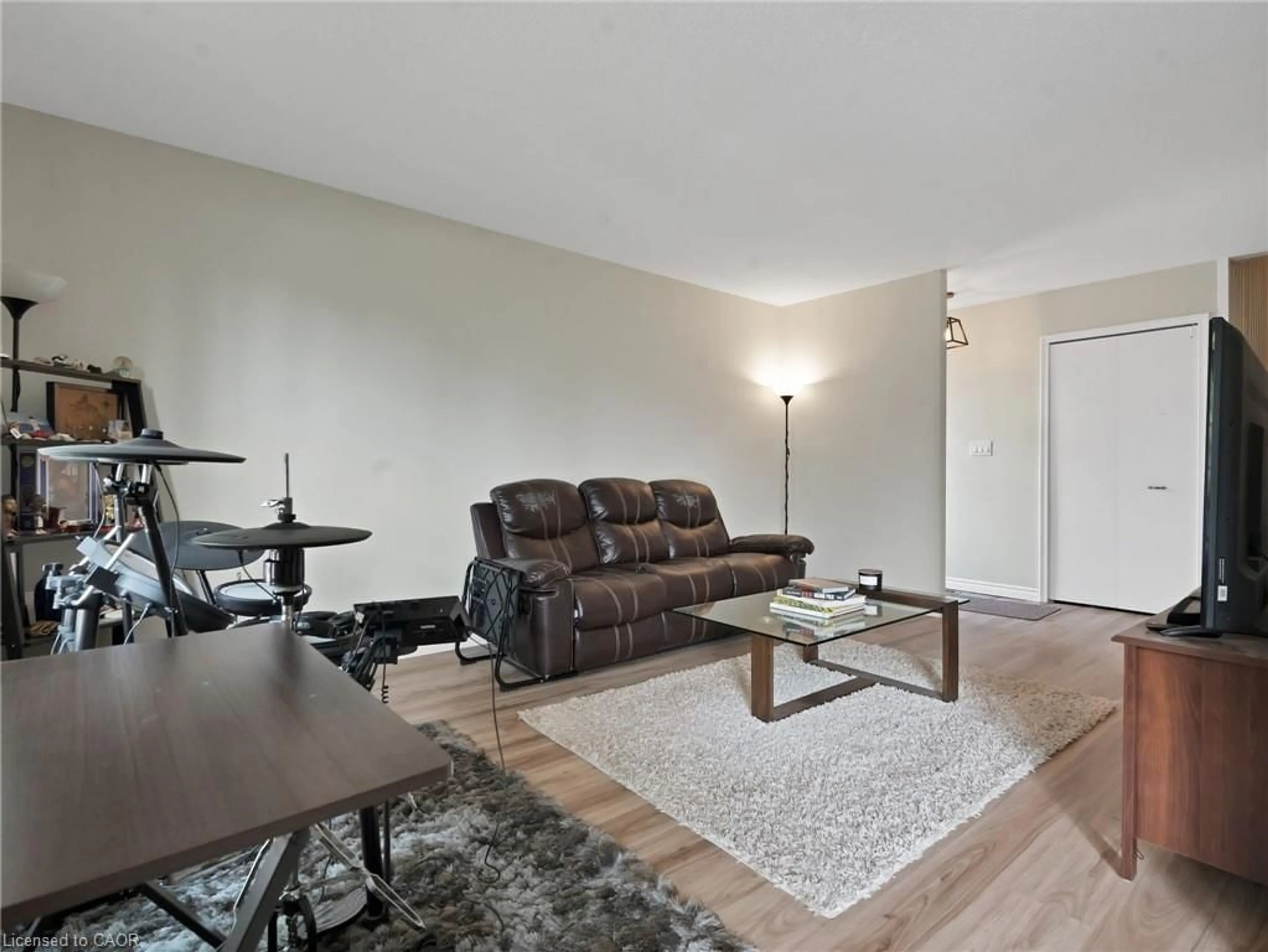 Living room with furniture, wood/laminate floor for 64 Garrow Dr, Hamilton Ontario L9C 2X3