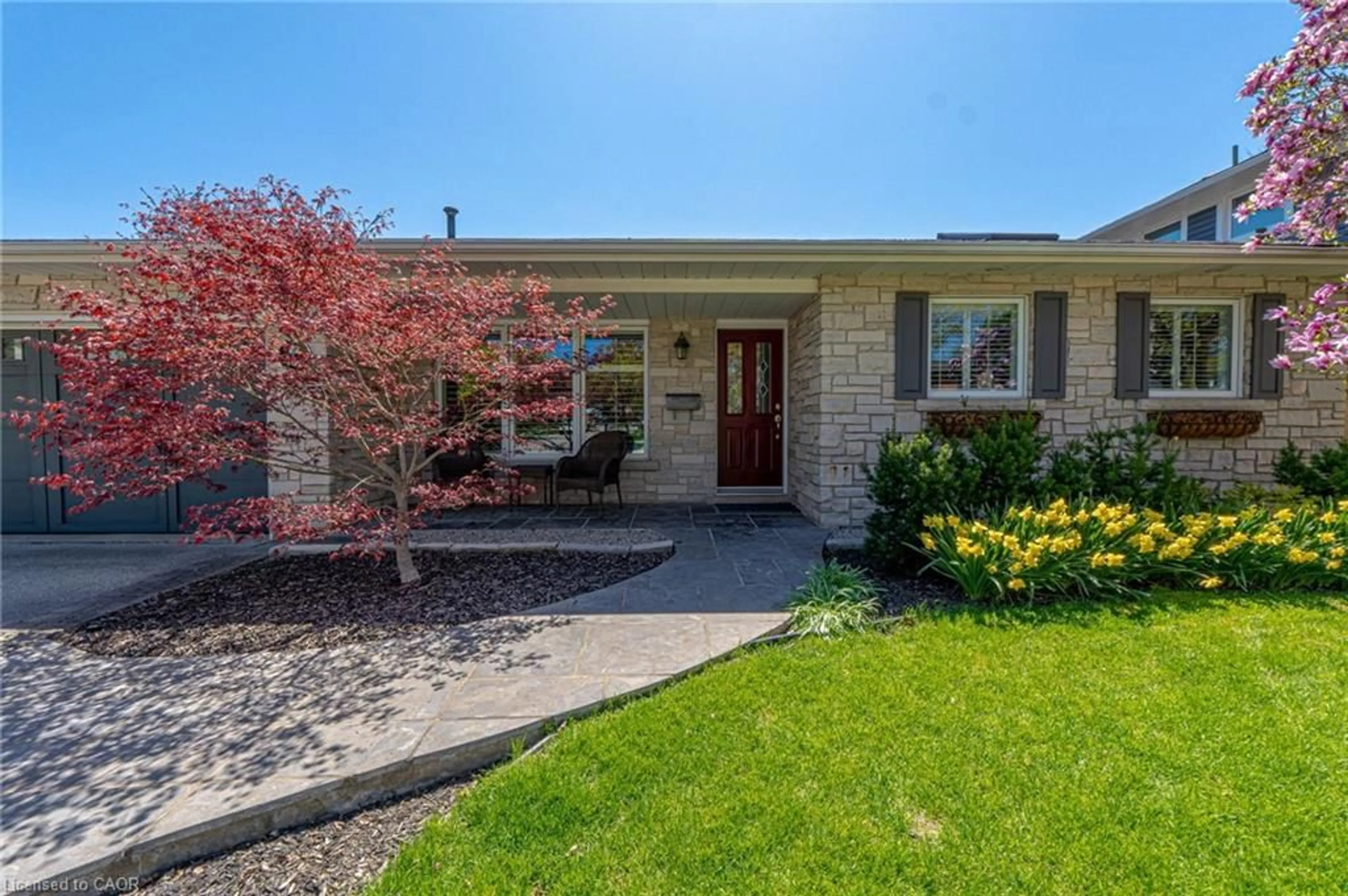 Home with brick exterior material, street for 298 Glen Afton Dr, Burlington Ontario L7L 1H1