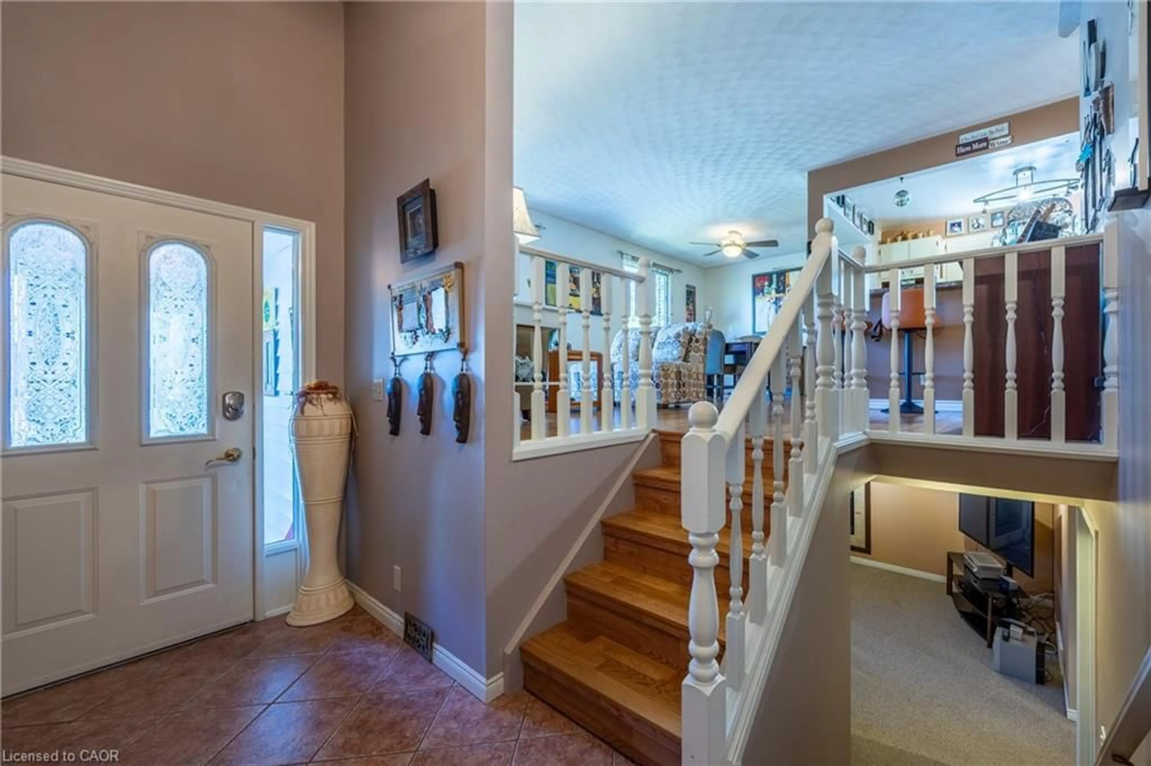 Indoor foyer for 307 Dover Ave, Port Dover Ontario N0A 1N4