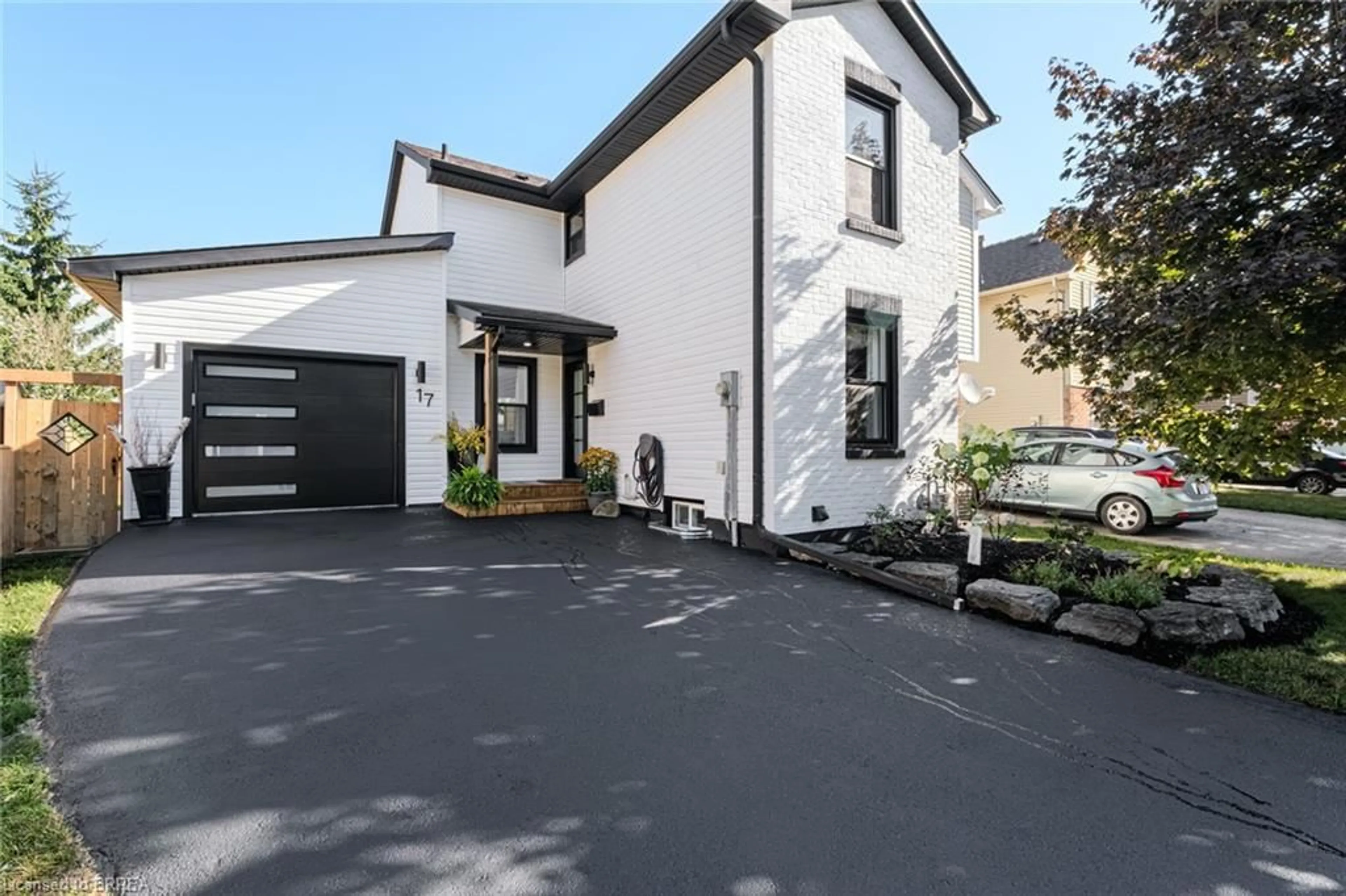 Unknown for 17 Banbury Rd, Brantford Ontario N3P 1C9