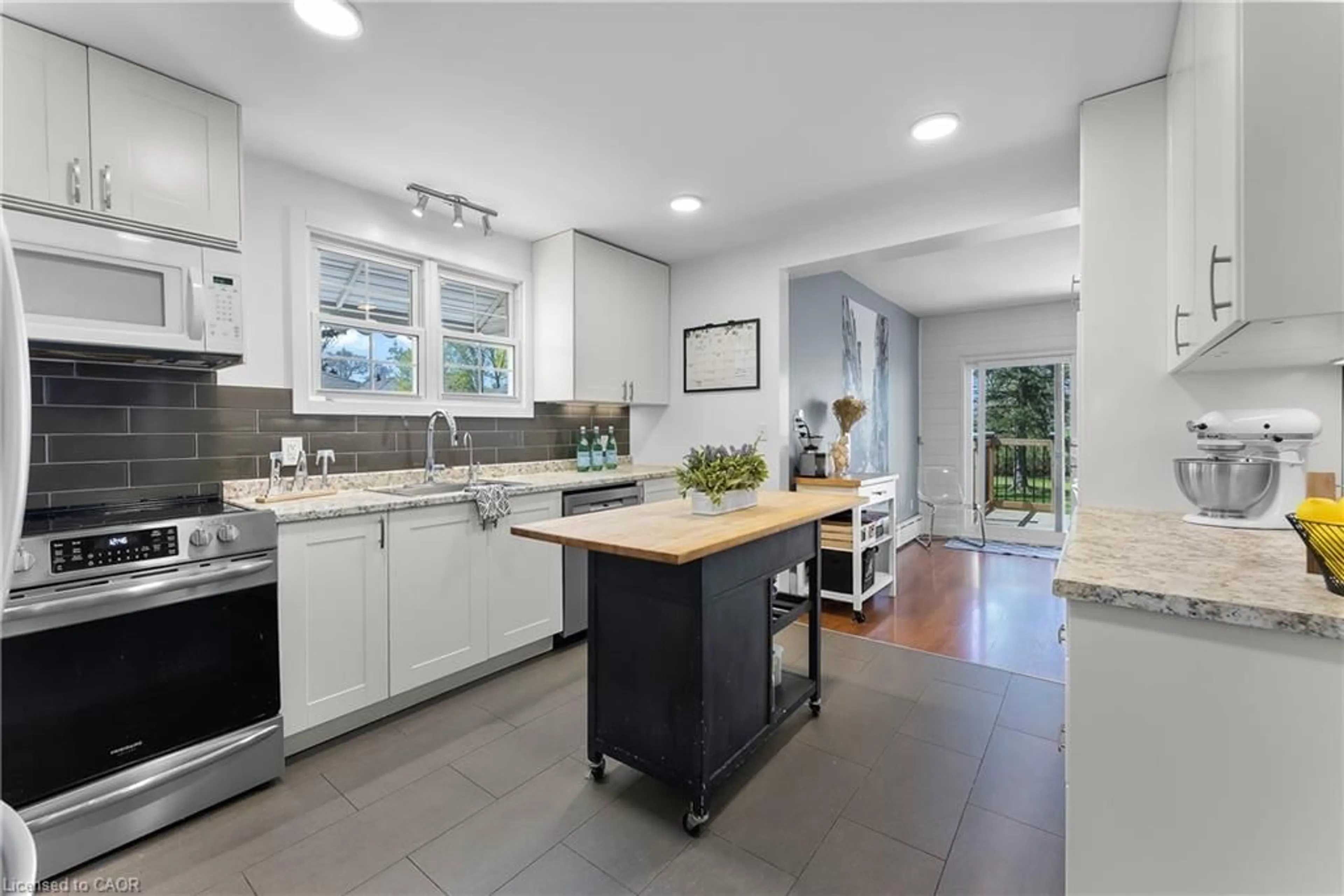 Open concept kitchen, ceramic/tile floor for 9 Queen St, Thorold Ontario L2V 2P7