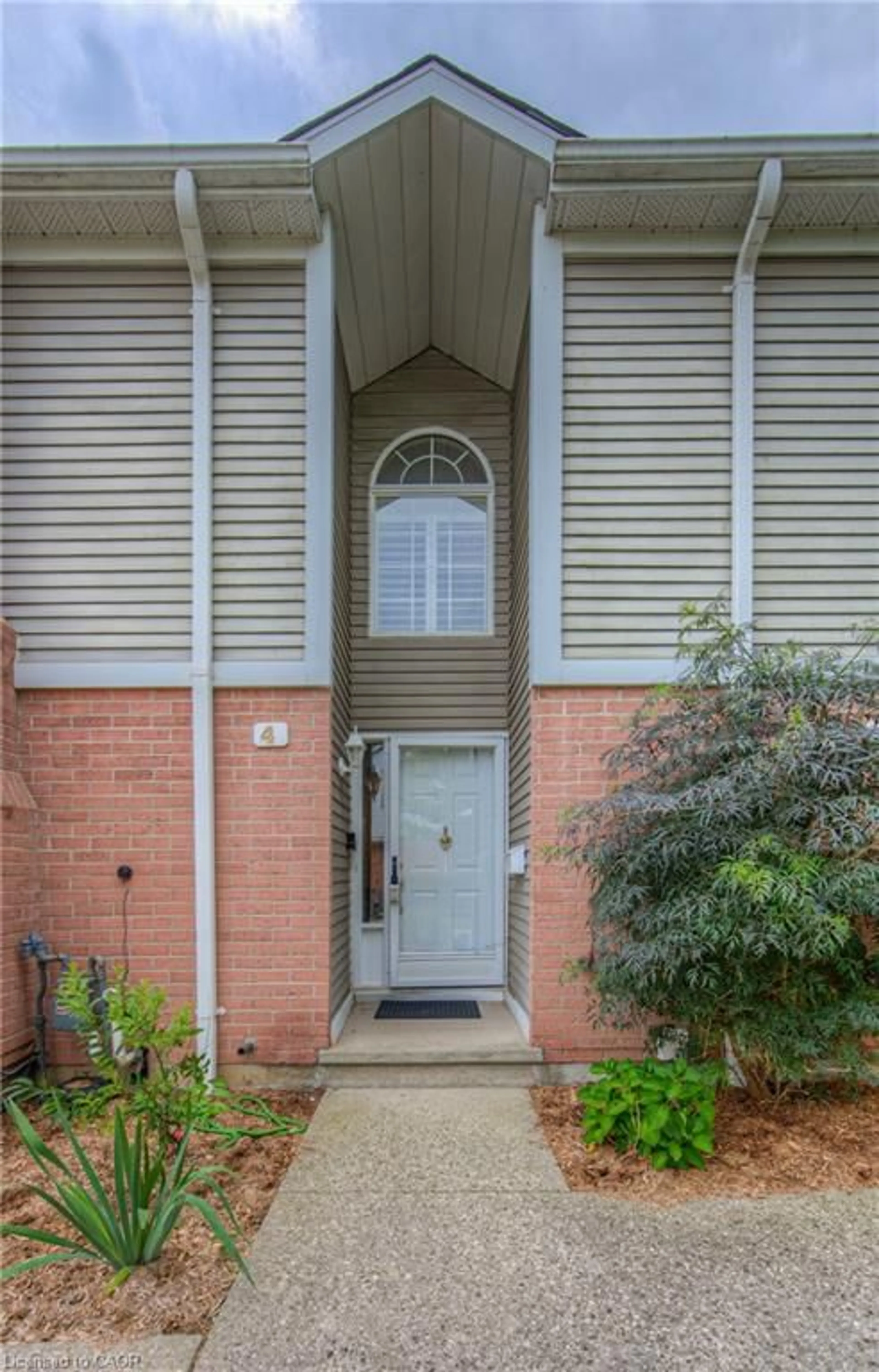 Indoor entryway for 313 George St #4, Cambridge Ontario N1S 4X6