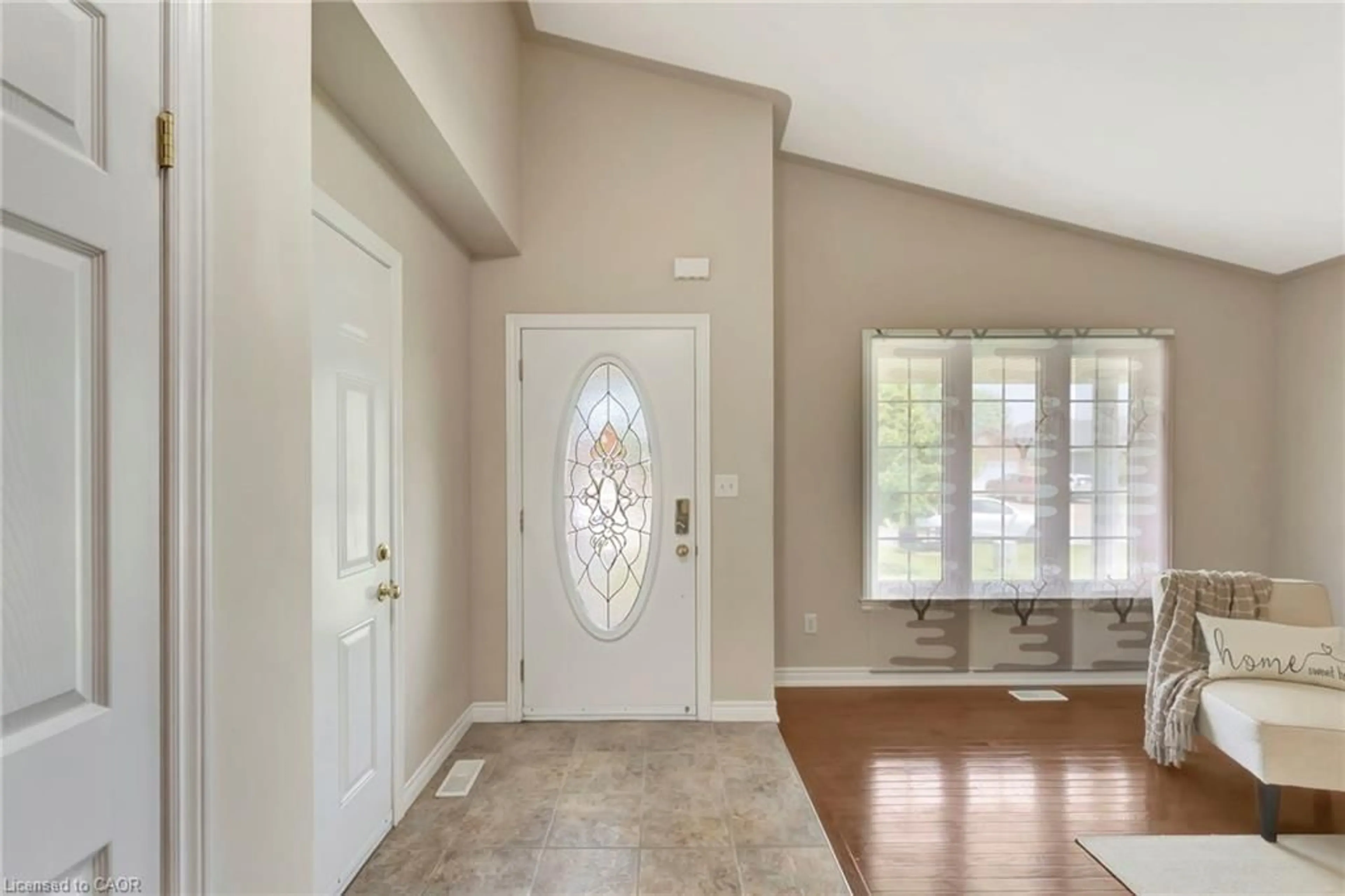 Indoor entryway for 25 Mapleview Dr, Hagersville Ontario N0A 1H0