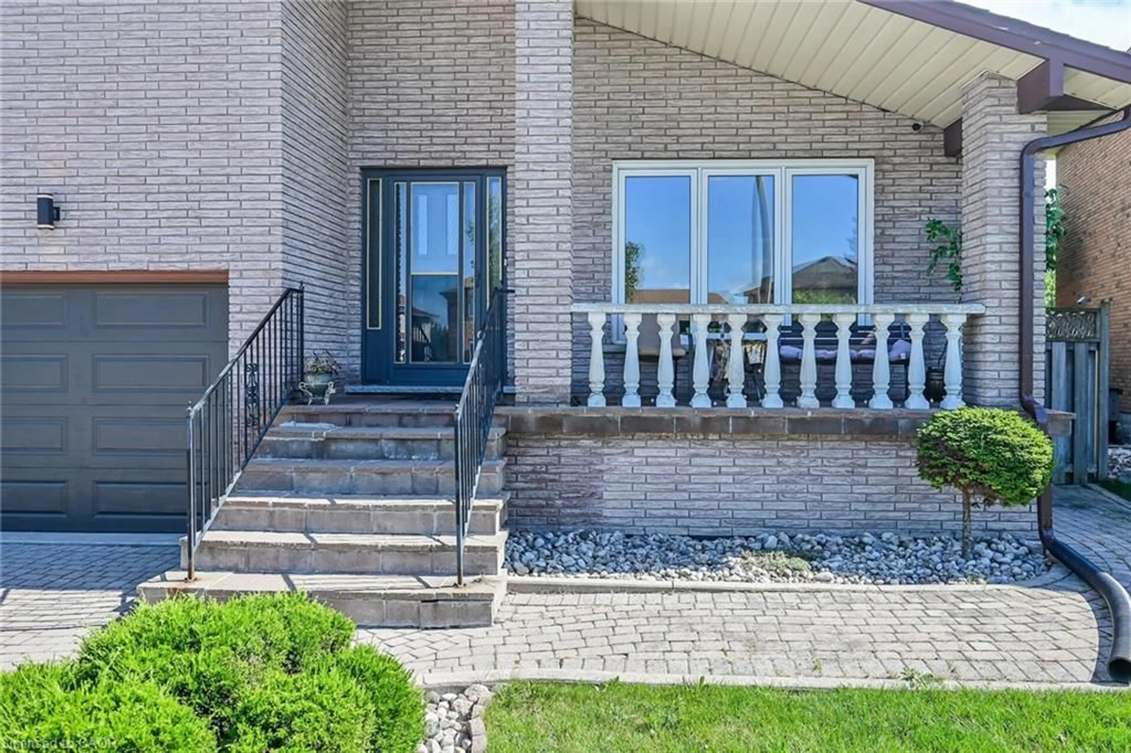 Home with brick exterior material, street for 140 Solomon Cres, Hamilton Ontario L8W 2G7