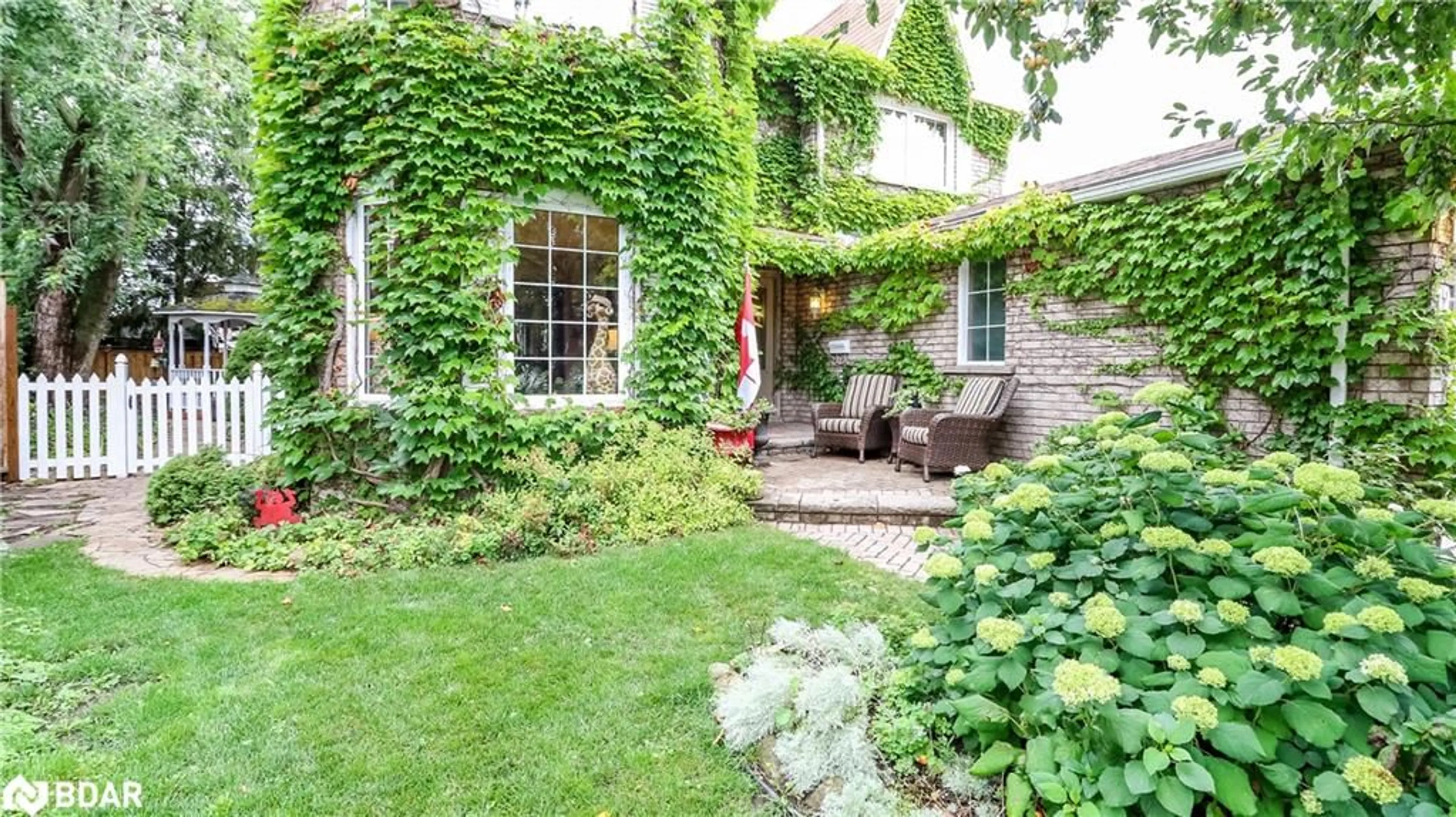 Patio, street for 12 Gordon Crt, Barrie Ontario L4N 7A4
