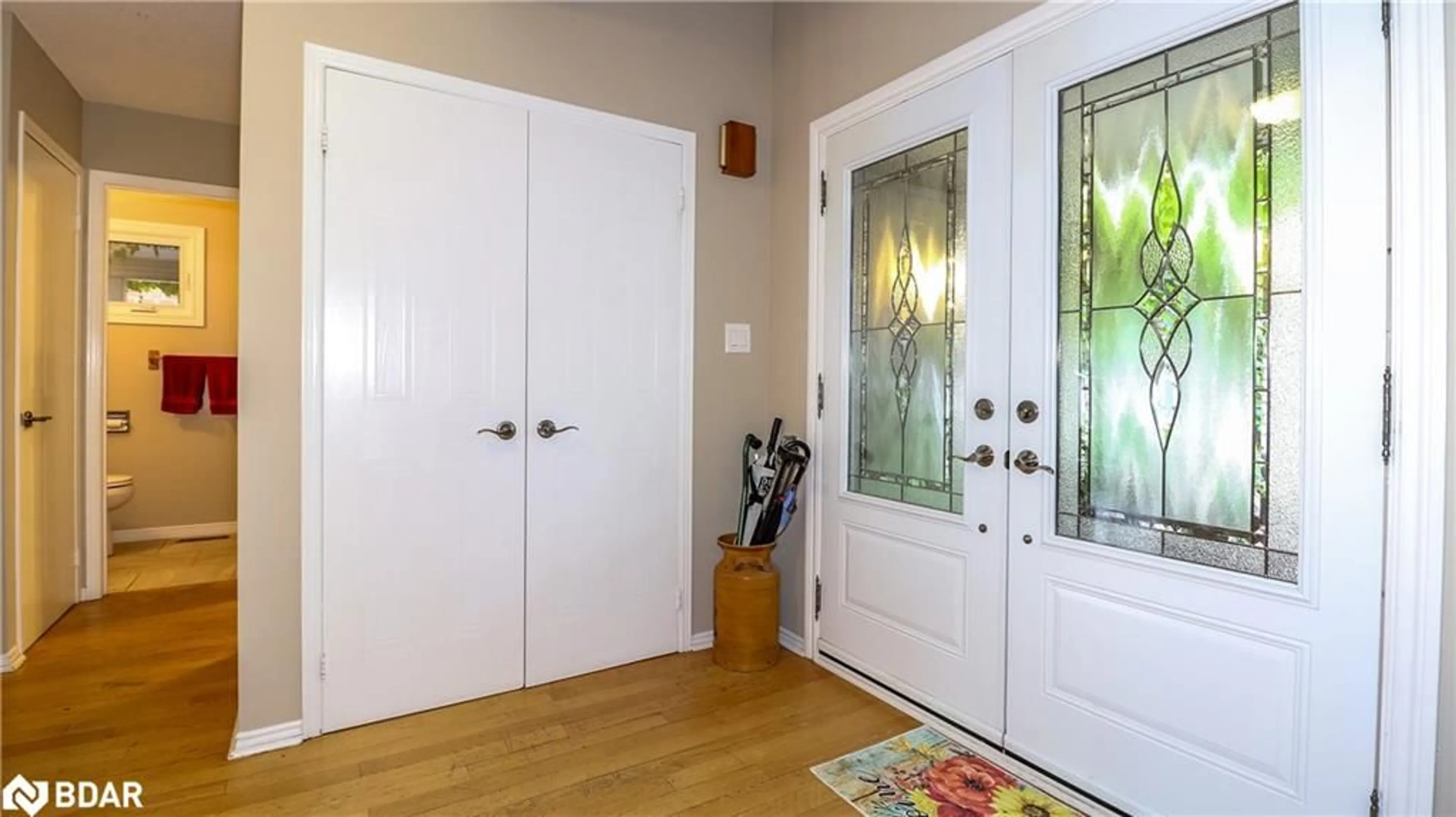 Indoor entryway for 12 Gordon Crt, Barrie Ontario L4N 7A4