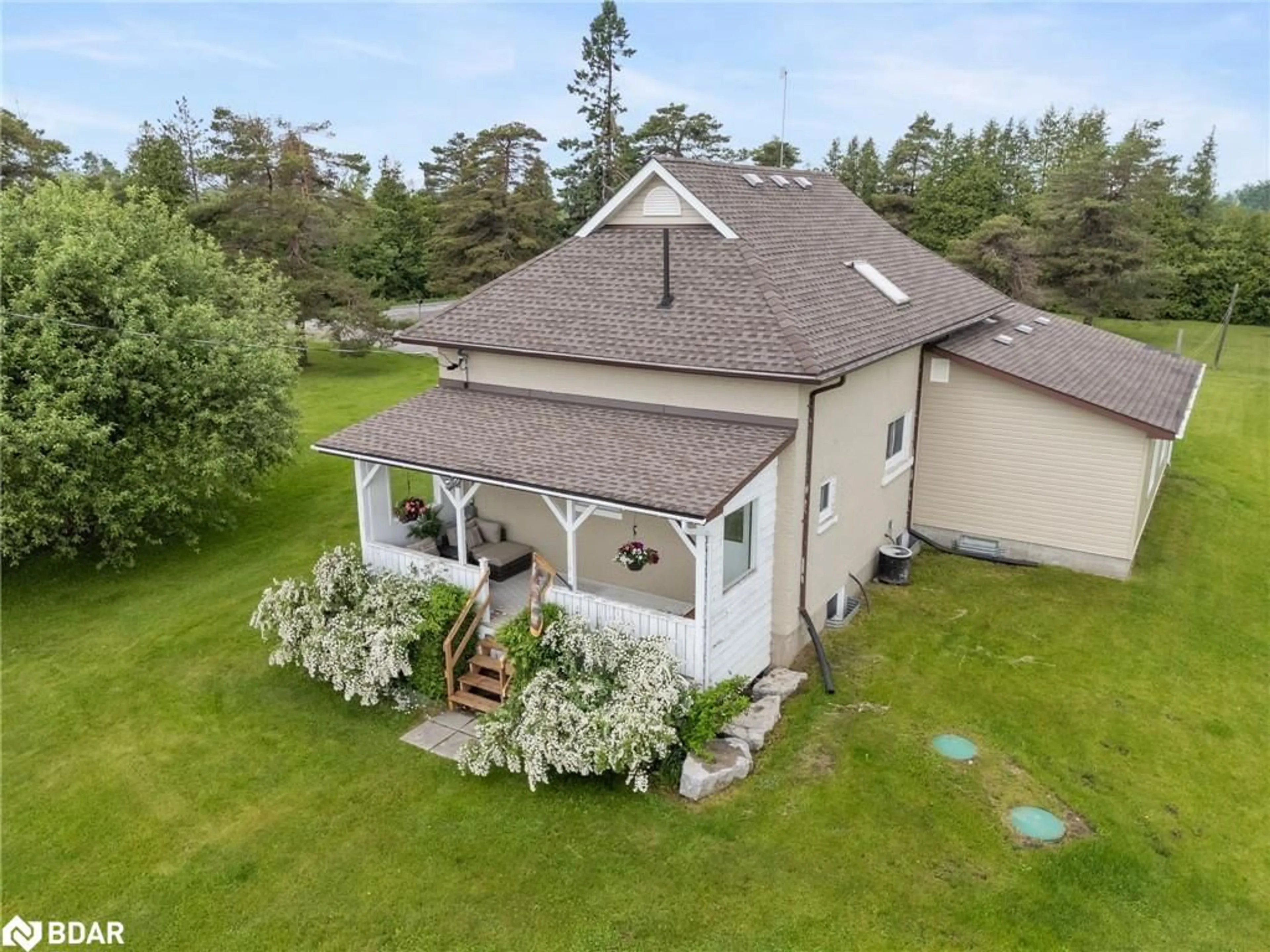 A pic from outside/outdoor area/front of a property/back of a property/a pic from drone, building for 1320 Heights Rd, Lindsay Ontario K9V 4R3