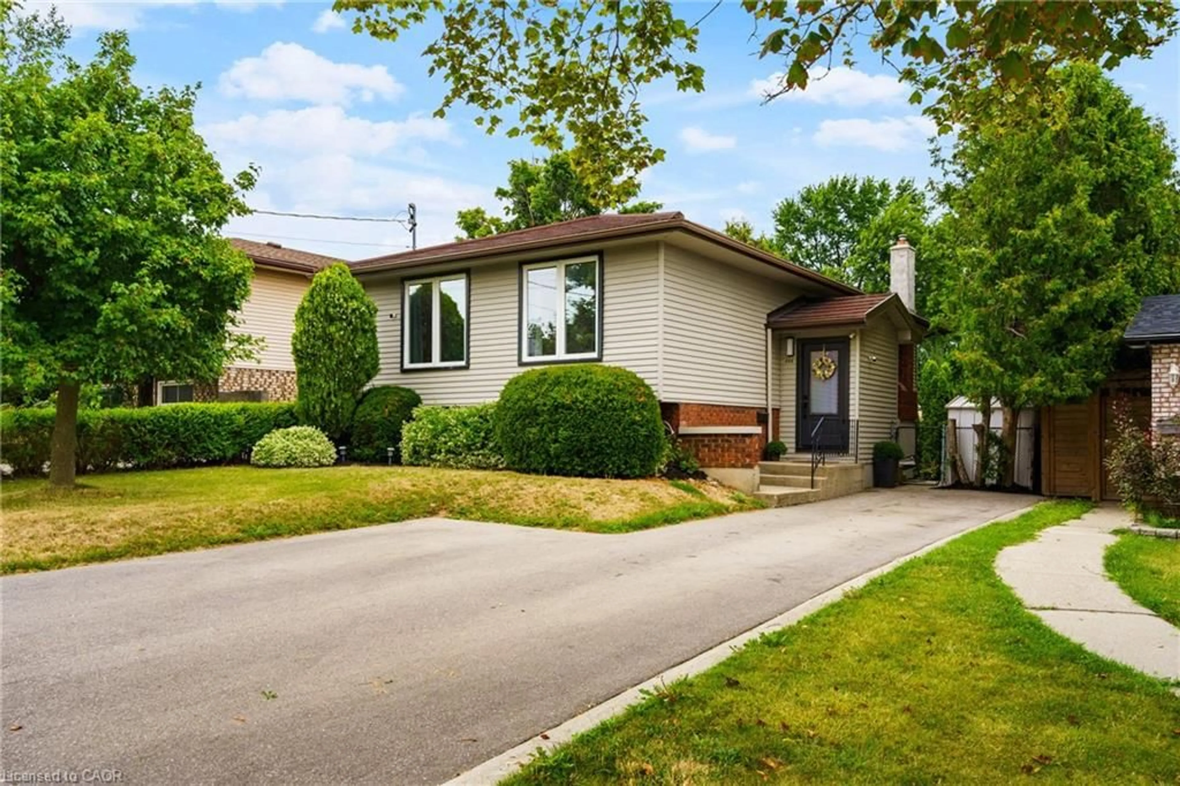 Home with brick exterior material, street for 444 Queen Victoria Dr, Hamilton Ontario L8W 1X7