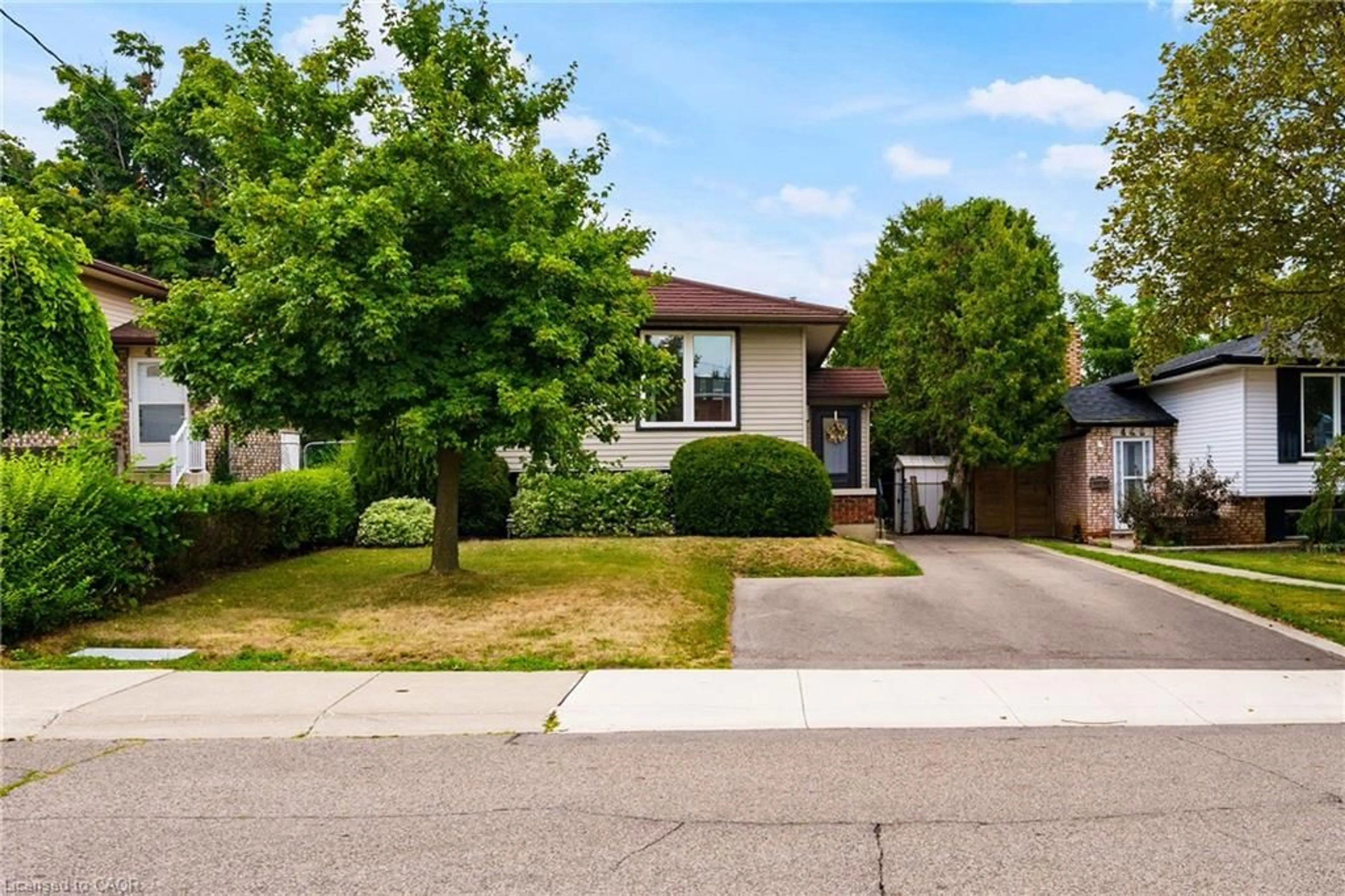 Home with vinyl exterior material, street for 444 Queen Victoria Dr, Hamilton Ontario L8W 1X7