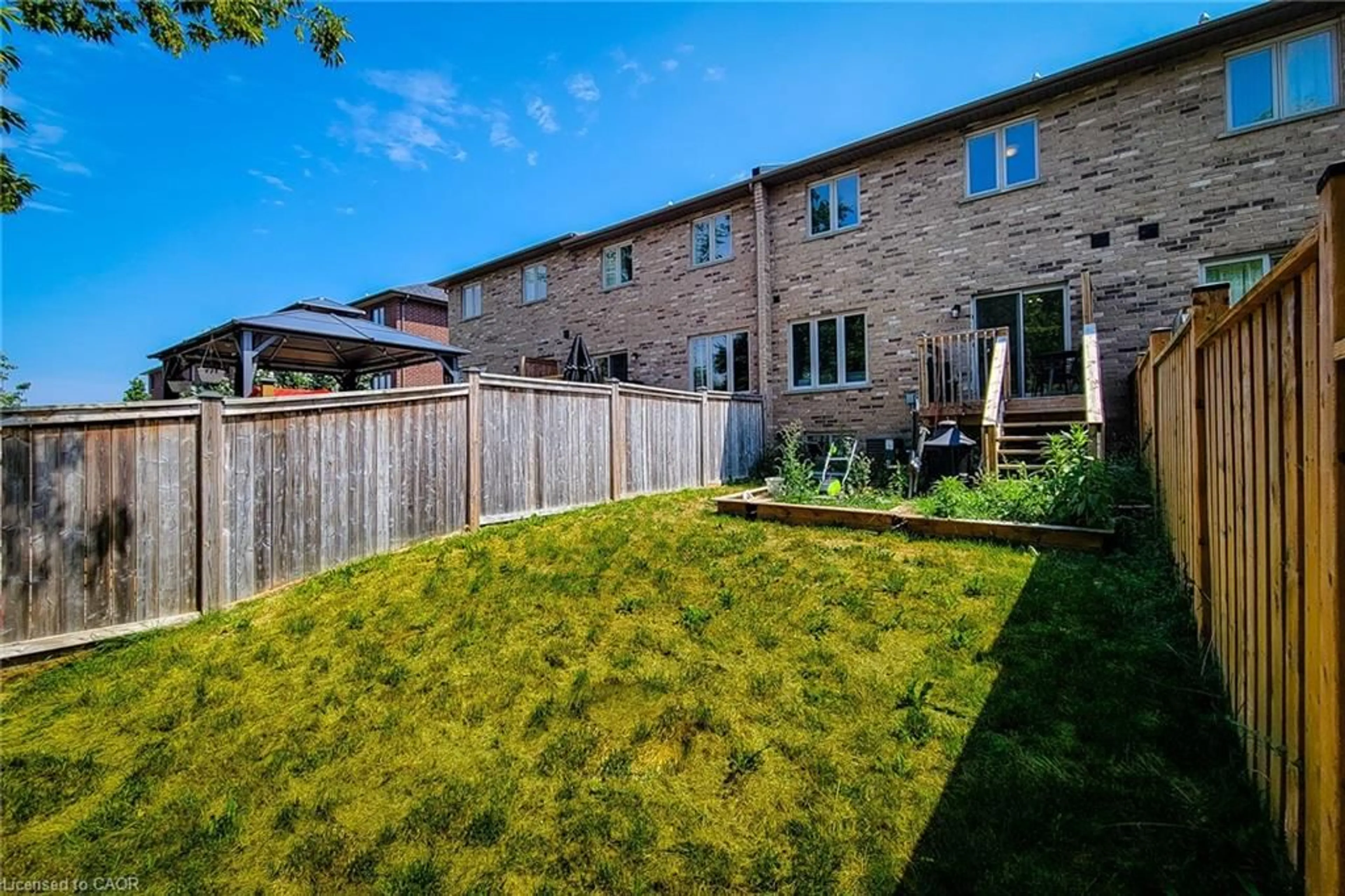 Patio, street for 63 Dennis Dr, Smithville Ontario L0R 2A0