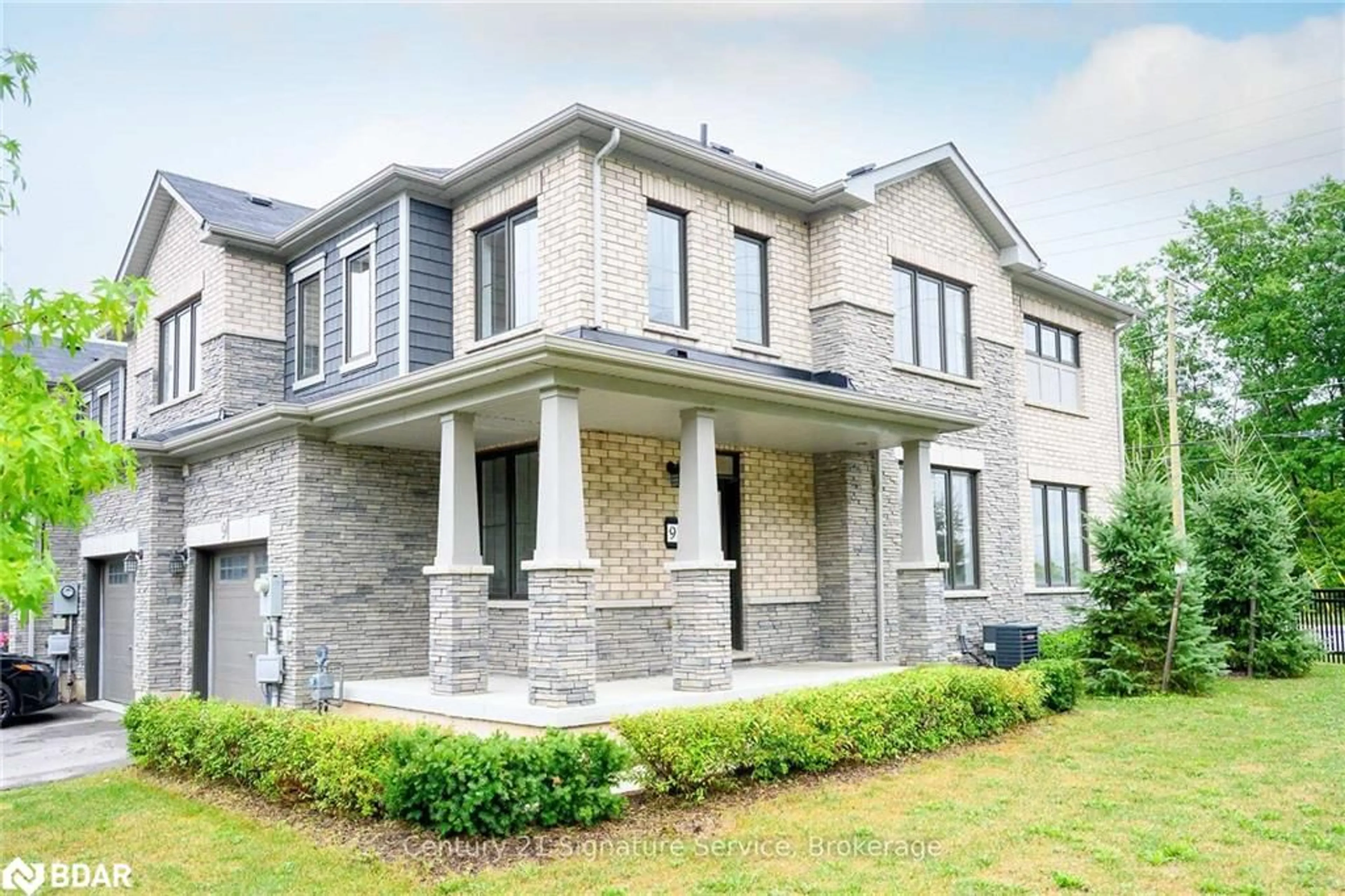 Home with brick exterior material, building for 8273 Tulip Tree Dr #9, Niagara Falls Ontario L2H 3S8
