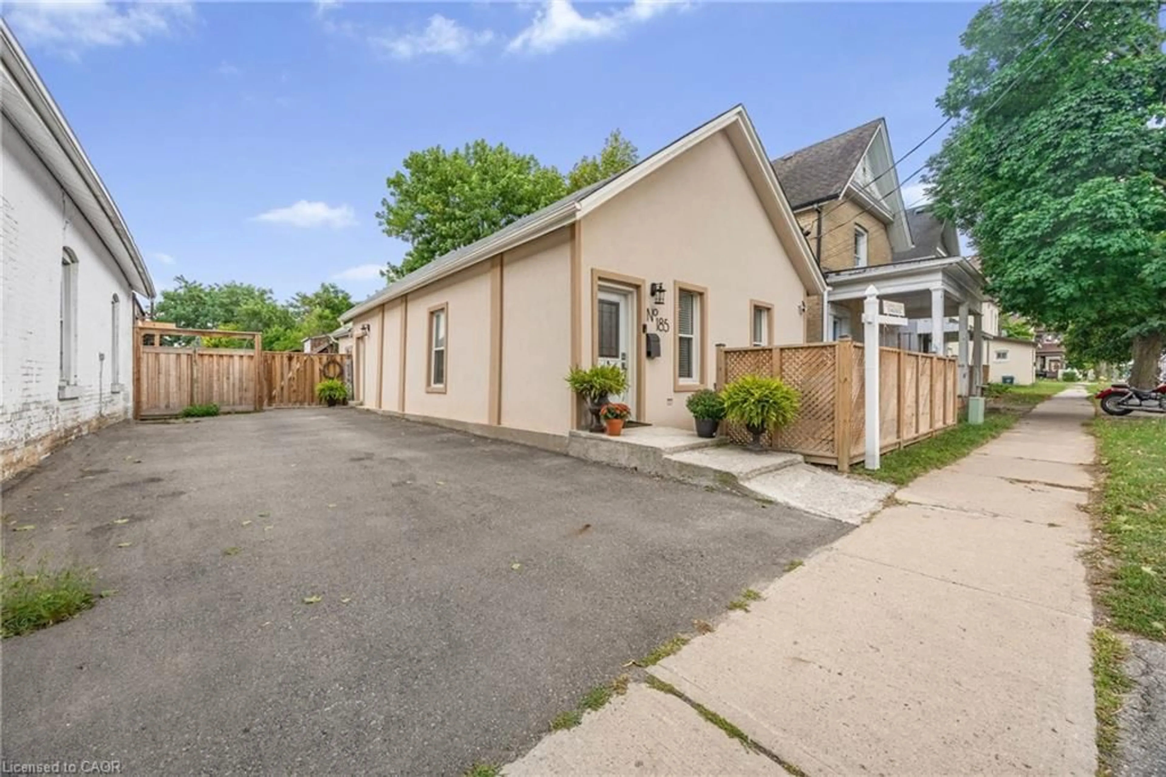Unknown for 185 Murray St, Brantford Ontario N3S 5R4