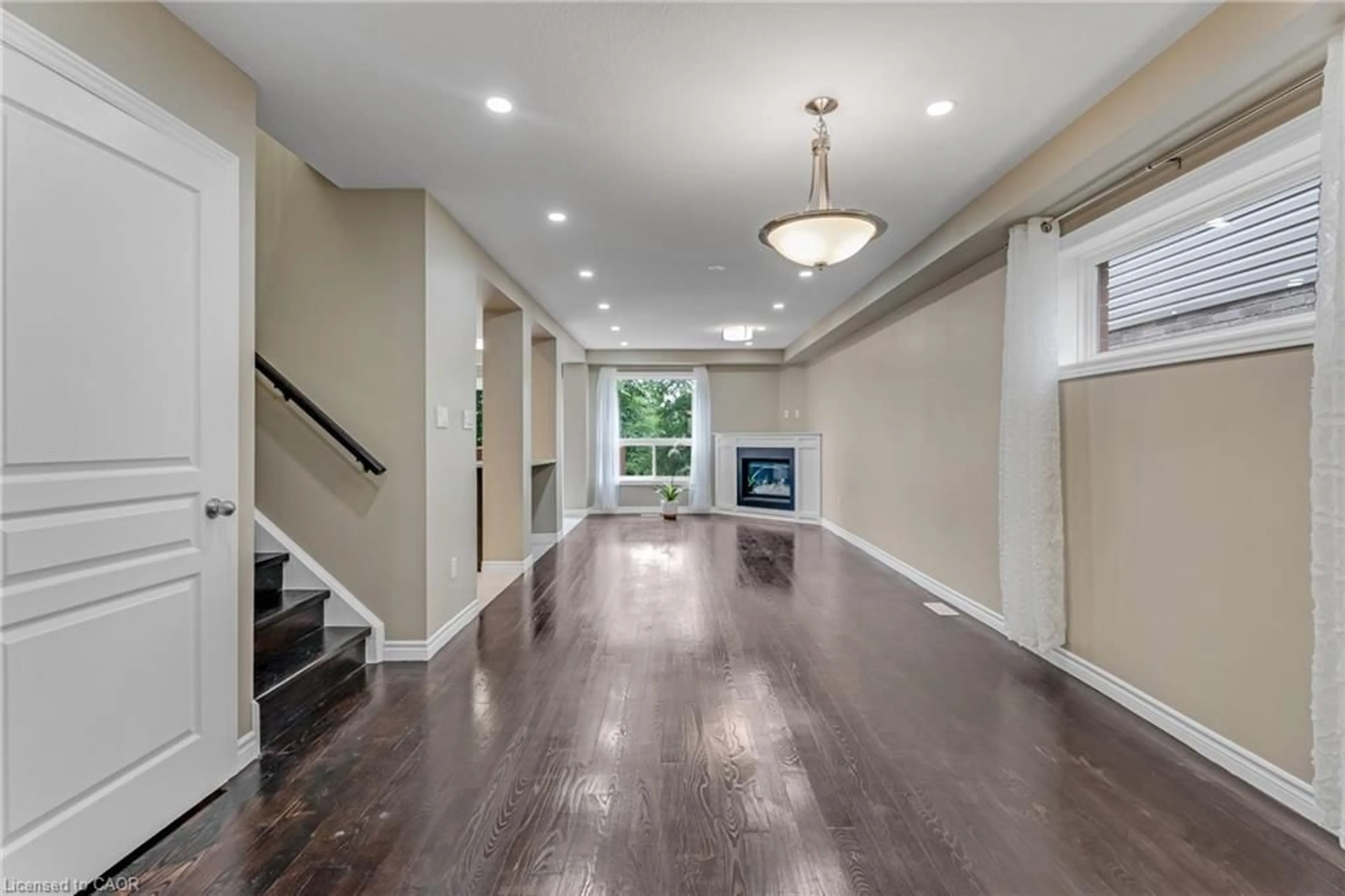 Indoor entryway for 448 Starwood Dr, Guelph Ontario N1E 0L6