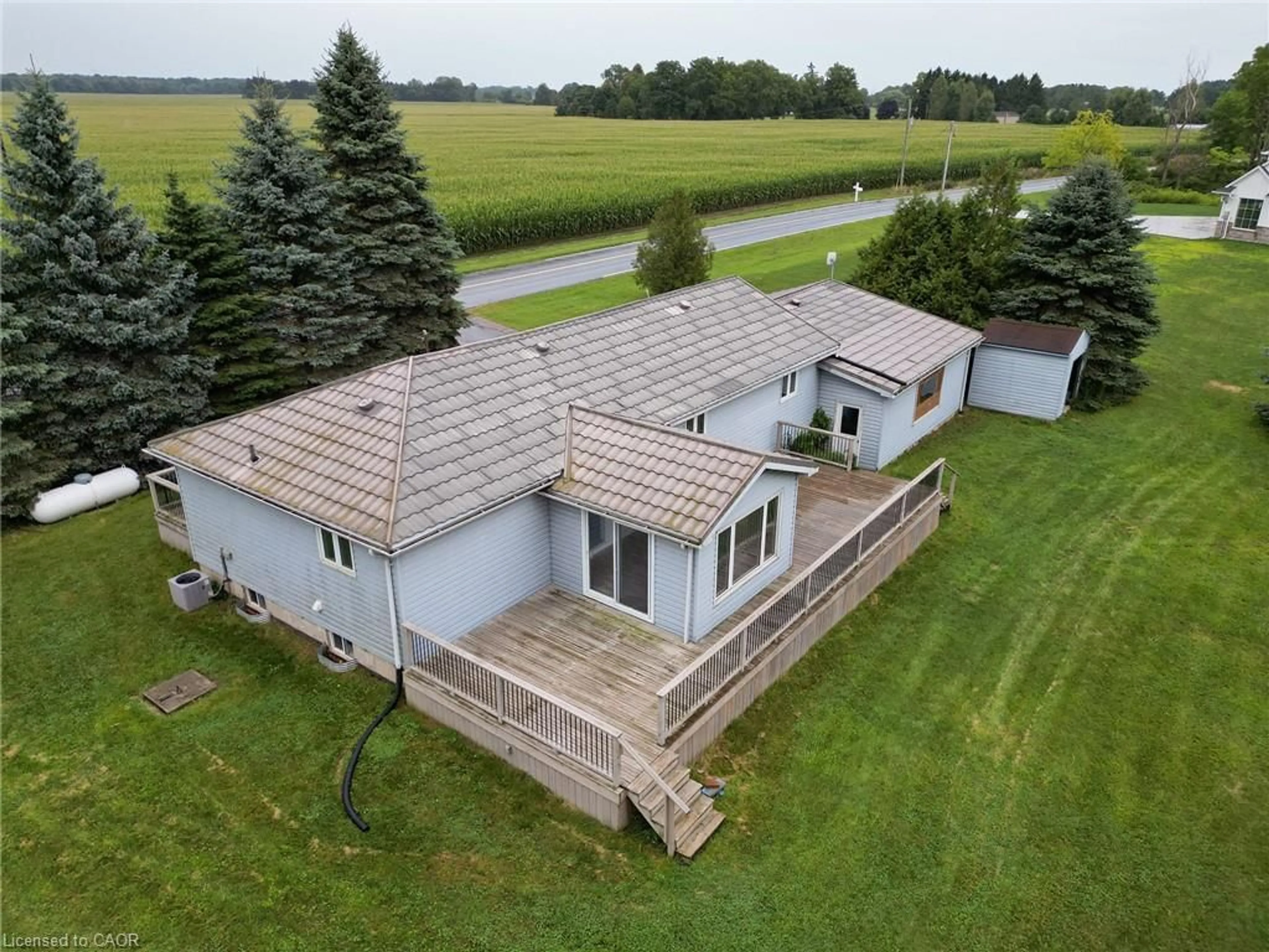A pic from outside/outdoor area/front of a property/back of a property/a pic from drone, building for 35383 Lake Line, Southwold Ontario N5L 1J1