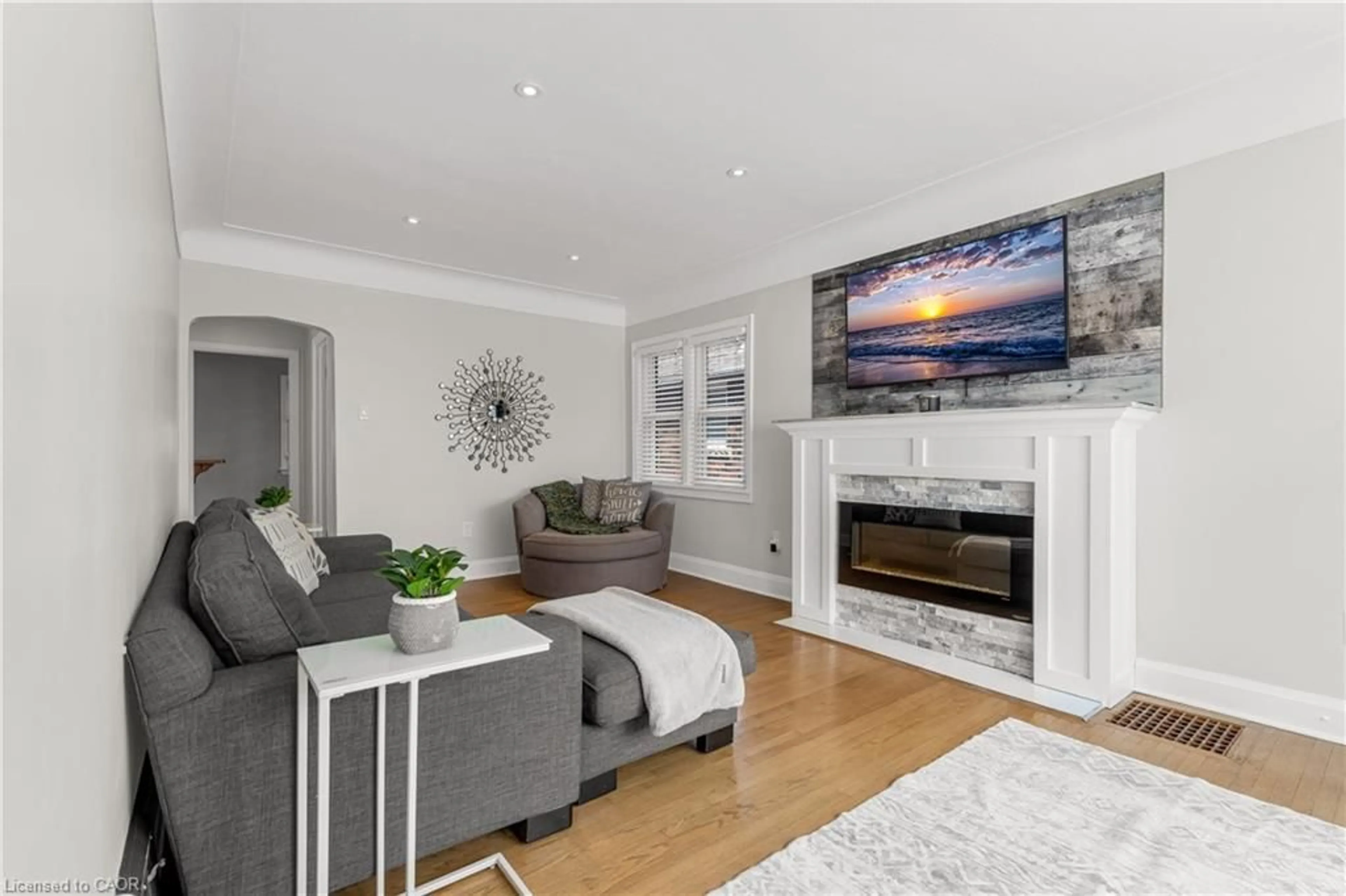 Living room with furniture, wood/laminate floor for 150 Garside Ave, Hamilton Ontario L8K 2W2