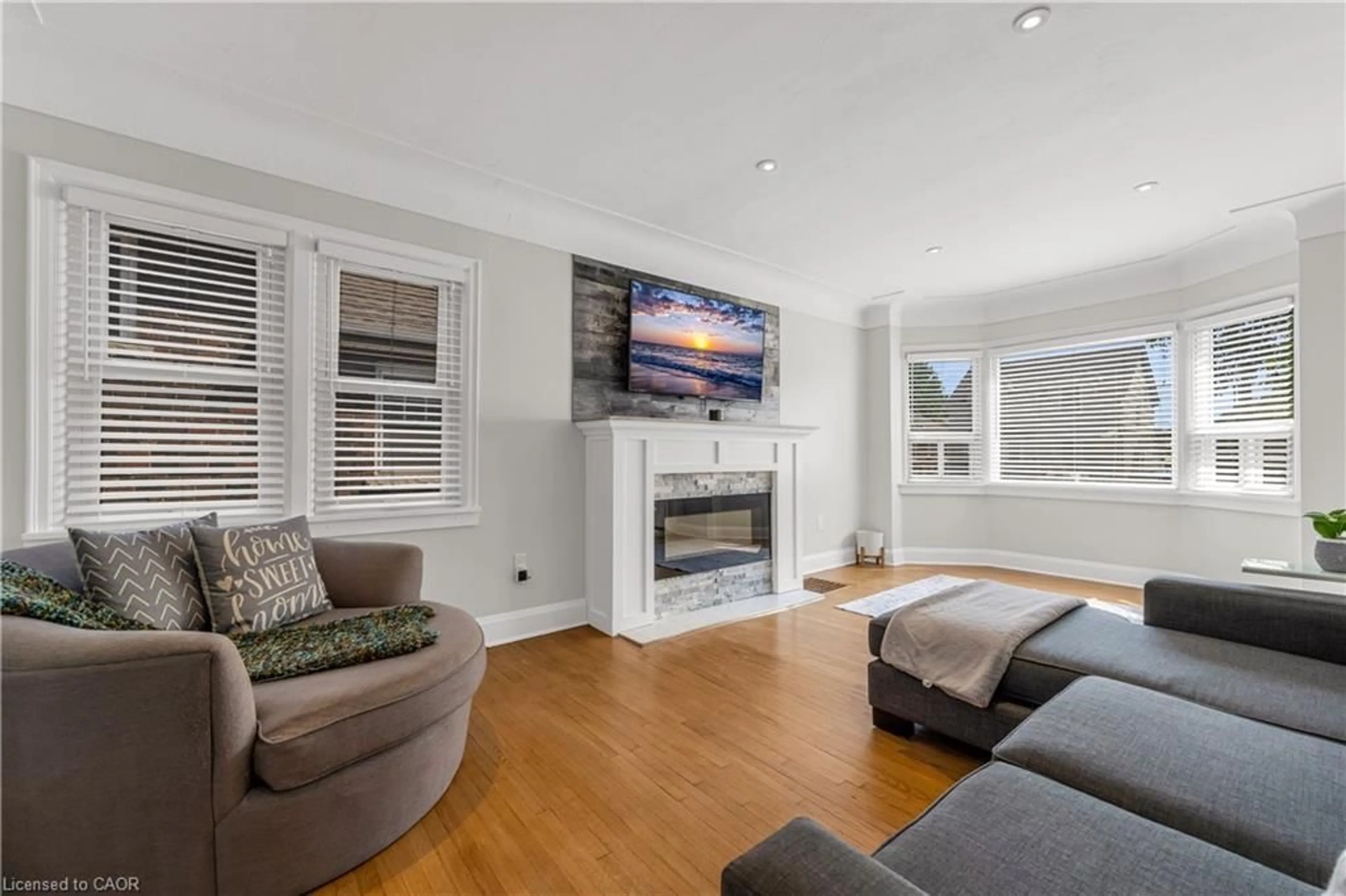Living room with furniture, unknown for 150 Garside Ave, Hamilton Ontario L8K 2W2