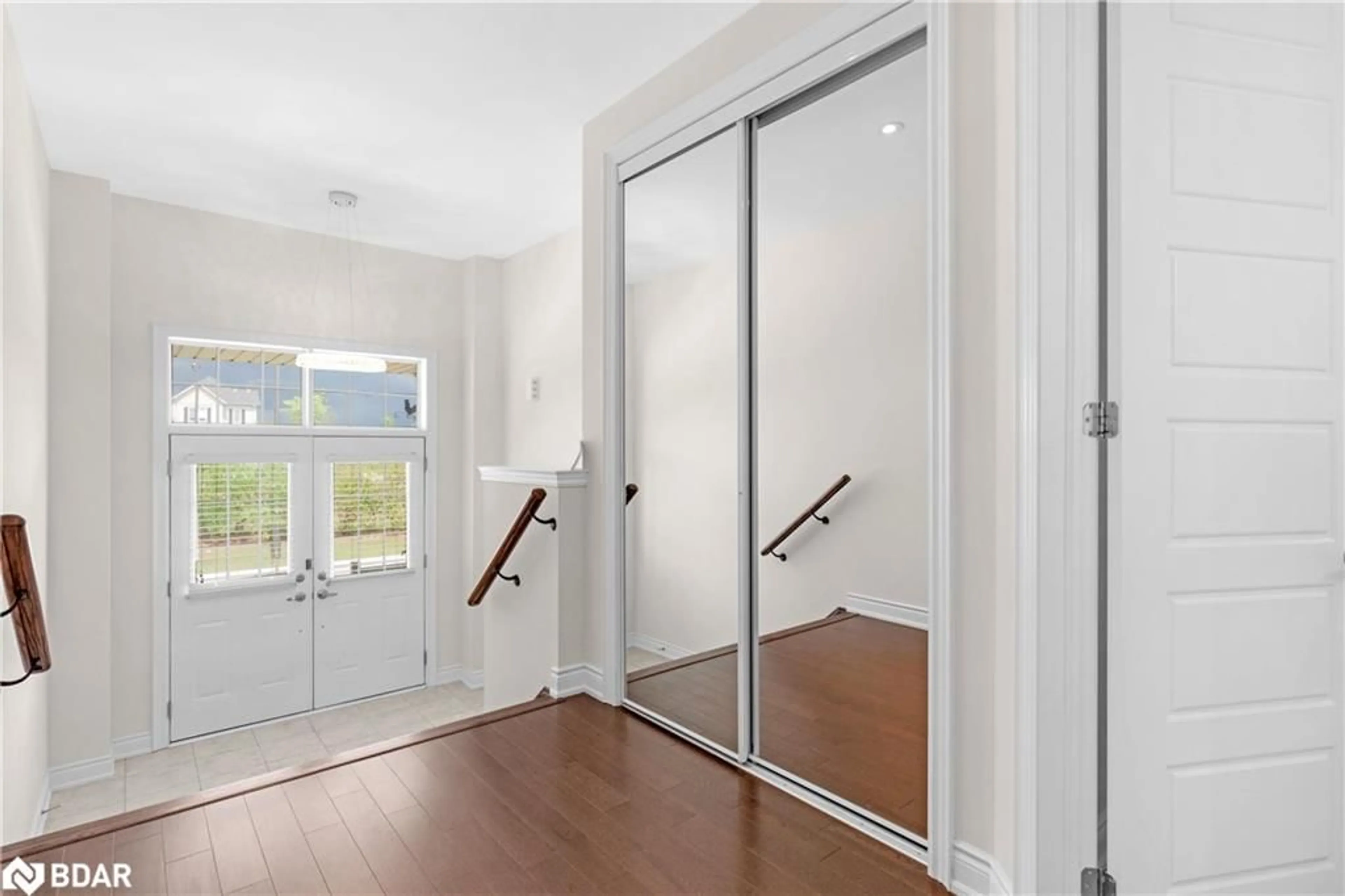 Indoor entryway for 223 Thompson Rd, Caledonia Ontario N3W 0C4