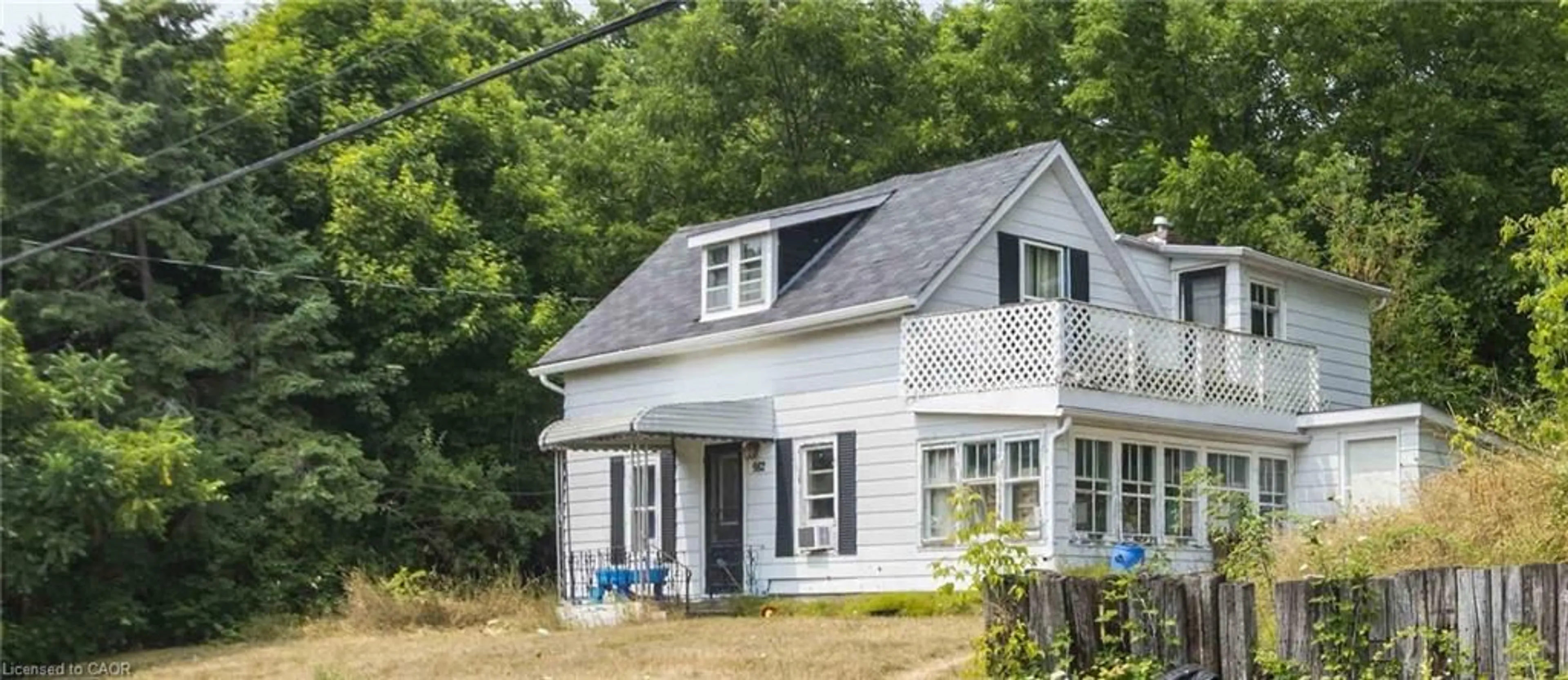 Home with vinyl exterior material, street for 982 Smith St, Quinte West Ontario K0K 1H0