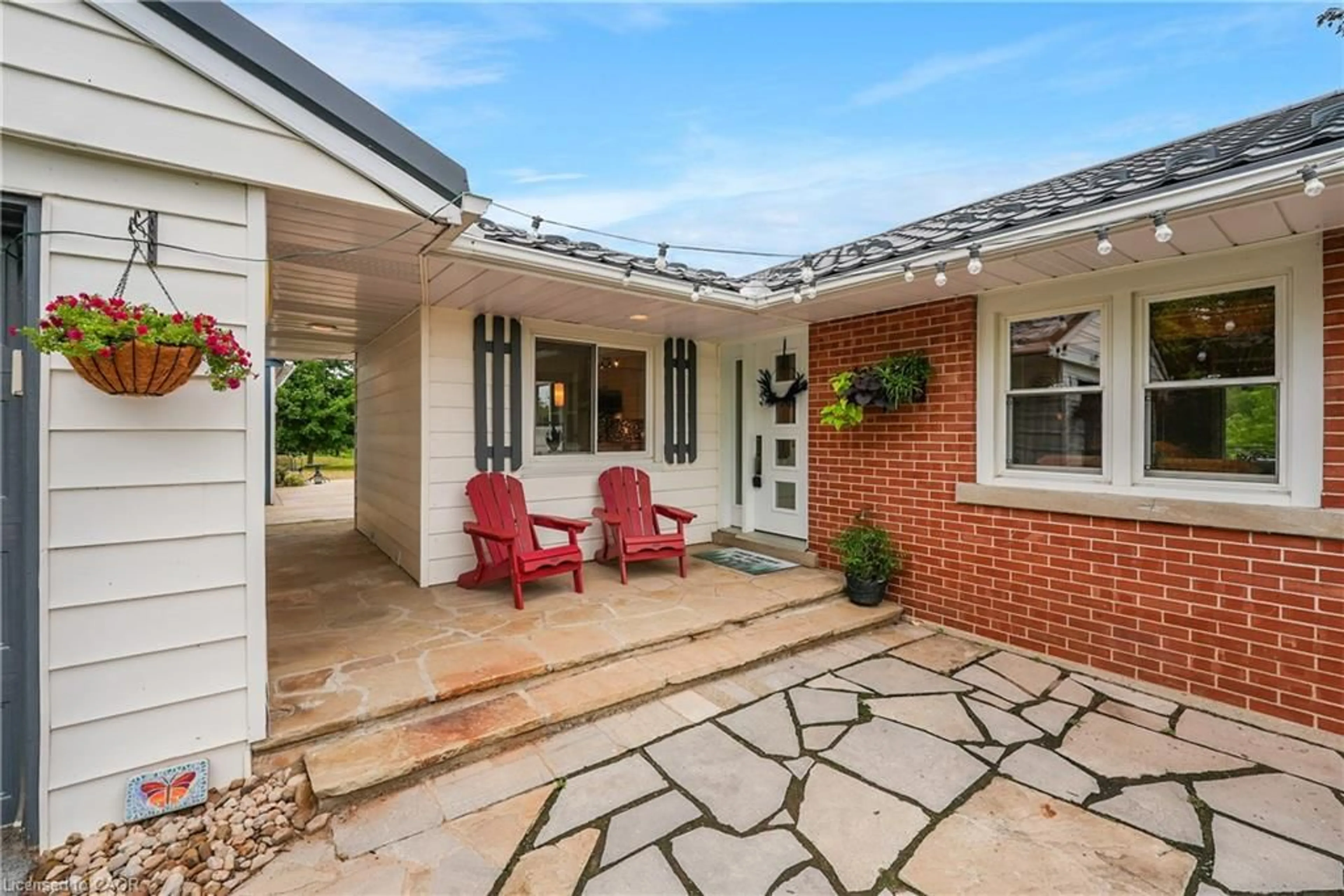 Home with brick exterior material, street for 5503 Greenlane Rd, Beamsville Ontario L3J 1M9