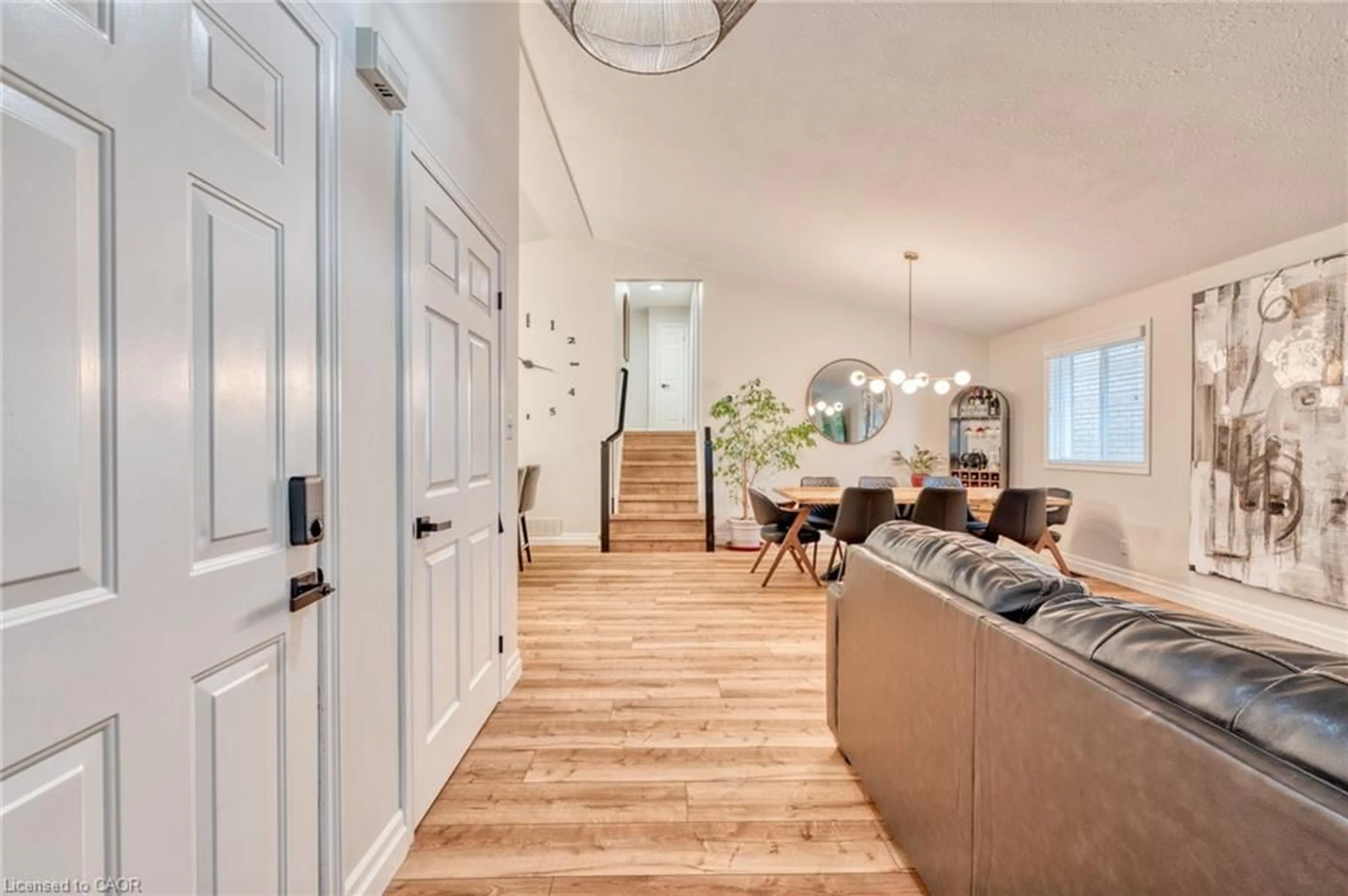 Indoor entryway for 31 Bolzano Crt, Hamilton Ontario L8W 3W7