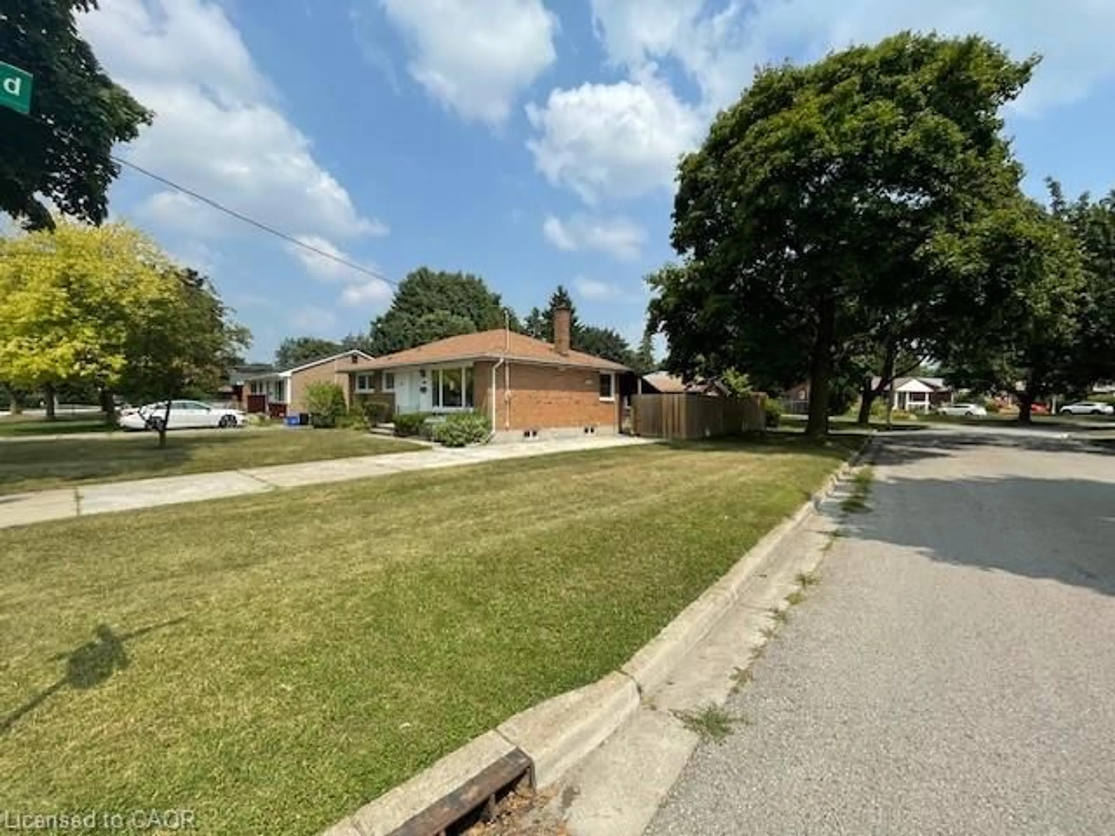 A pic from outside/outdoor area/front of a property/back of a property/a pic from drone, street for 146 Burnside Dr, London Ontario N5V 1B6