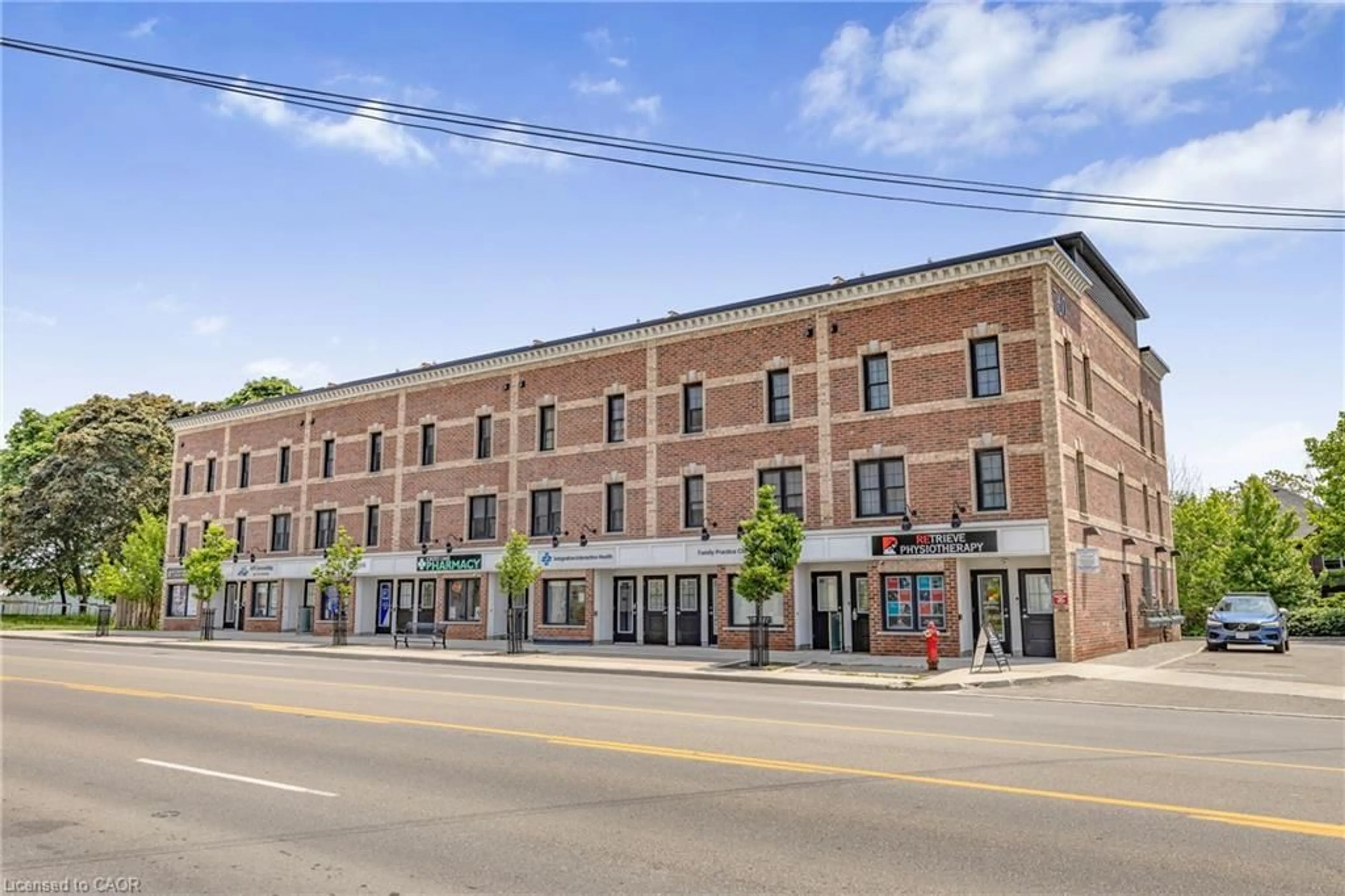 Patio, building for 760 Lakeshore Rd #206, Mississauga Ontario L5E 1C7