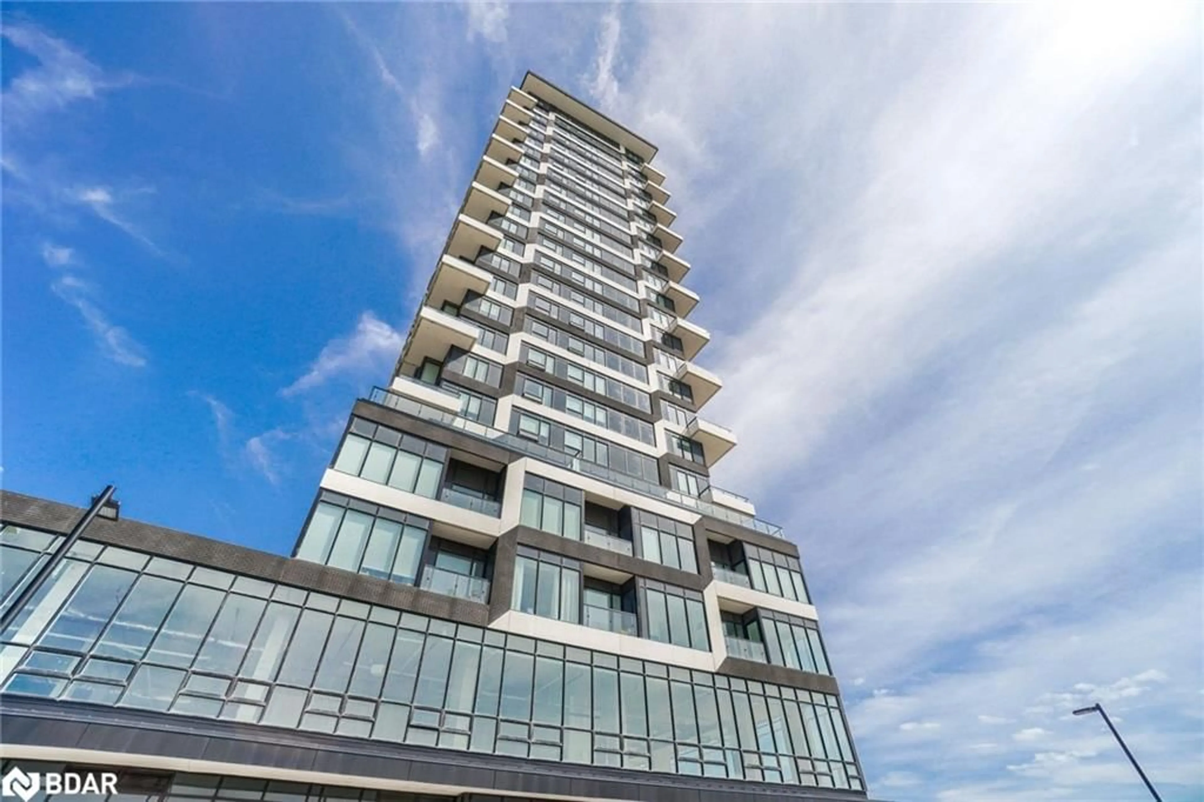 Indoor foyer for 297 Oak Walk Drive Dr #2003, Oakville Ontario L6H 3R6