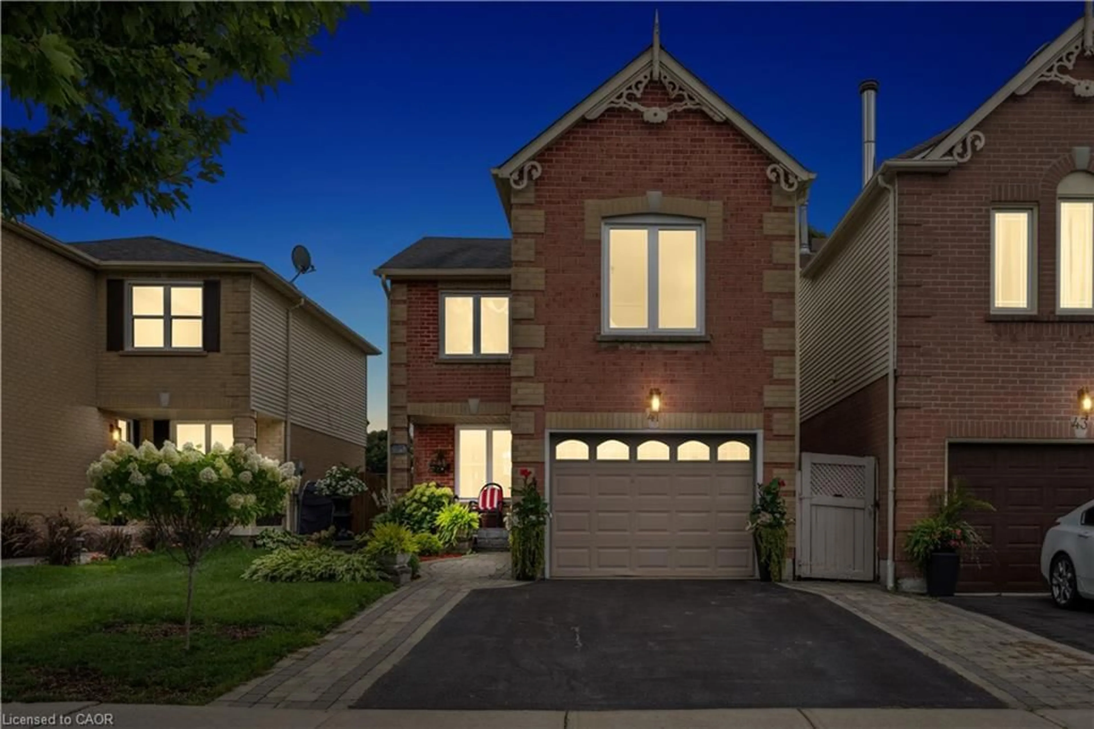 Home with brick exterior material, street for 41 Yorkville Dr, Courtice Ontario L1E 2A7