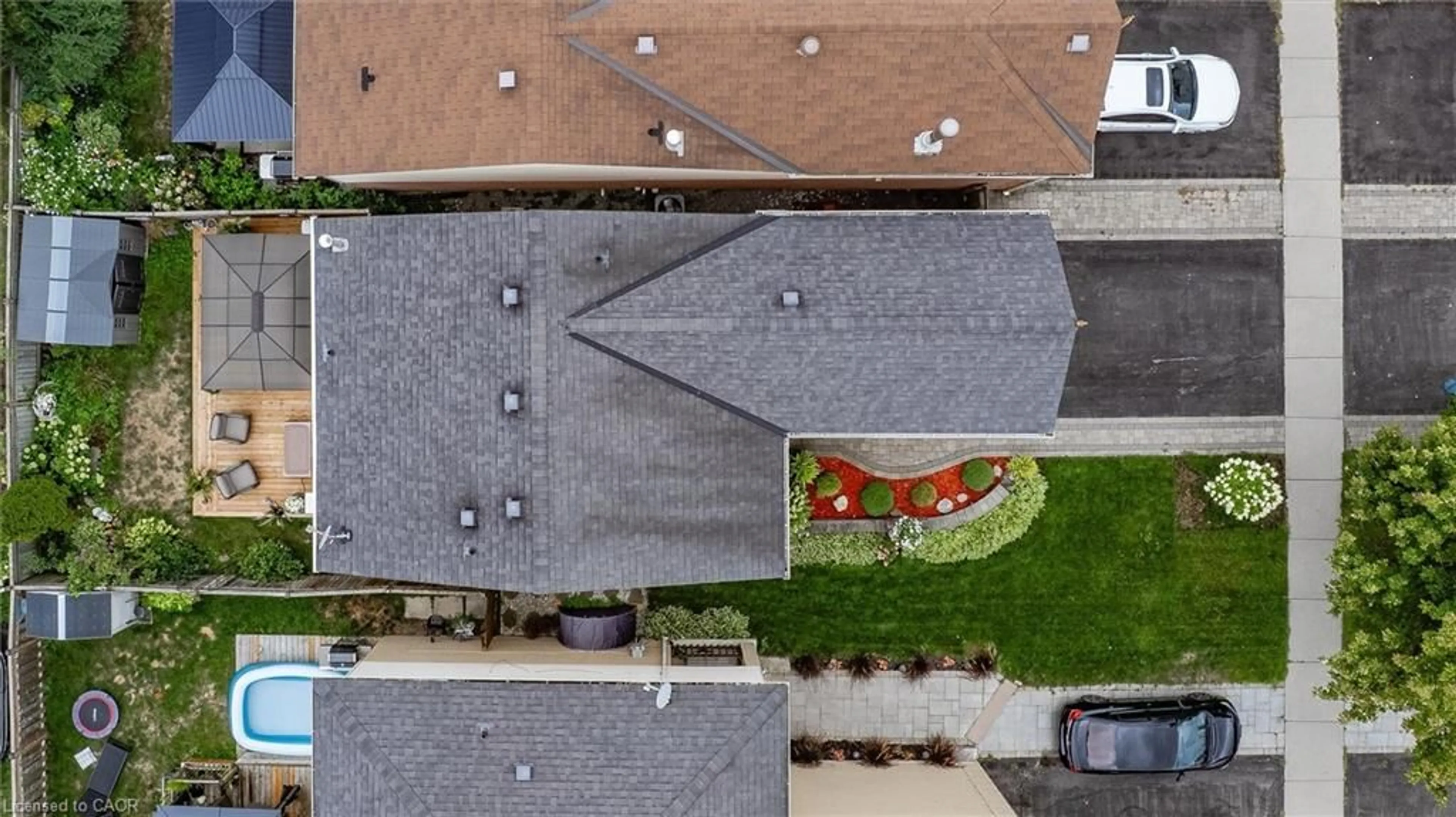 A pic from outside/outdoor area/front of a property/back of a property/a pic from drone, street for 41 Yorkville Dr, Courtice Ontario L1E 2A7